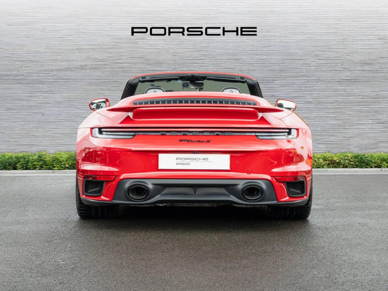 Porsche 911 view 7