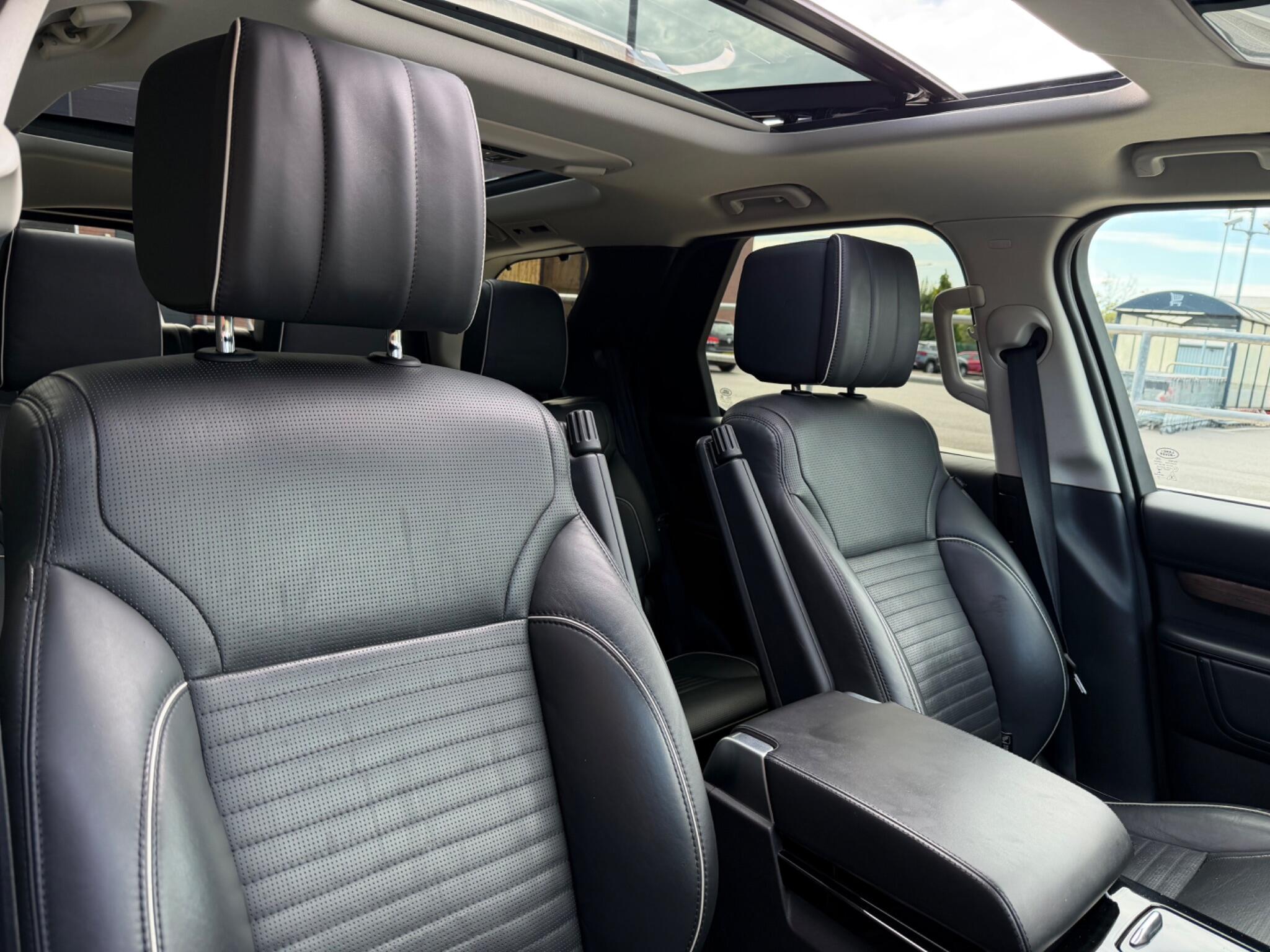 Land Rover Discovery view 4