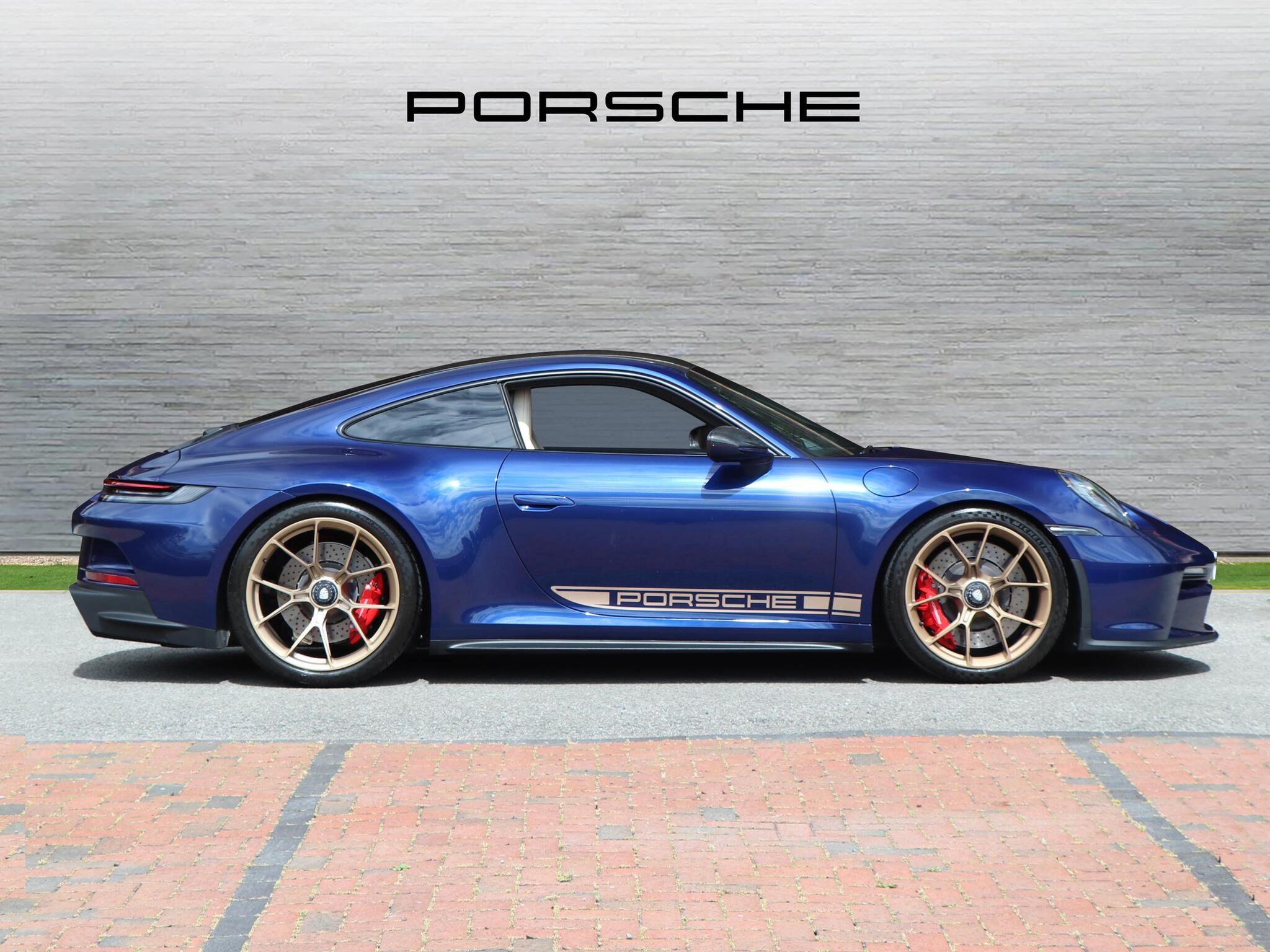 Porsche 911 view 5