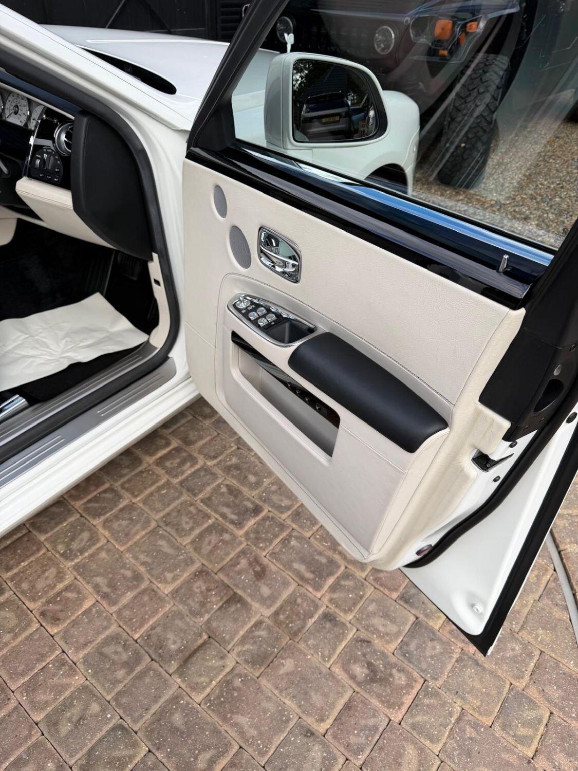 Rolls-Royce Ghost view 25