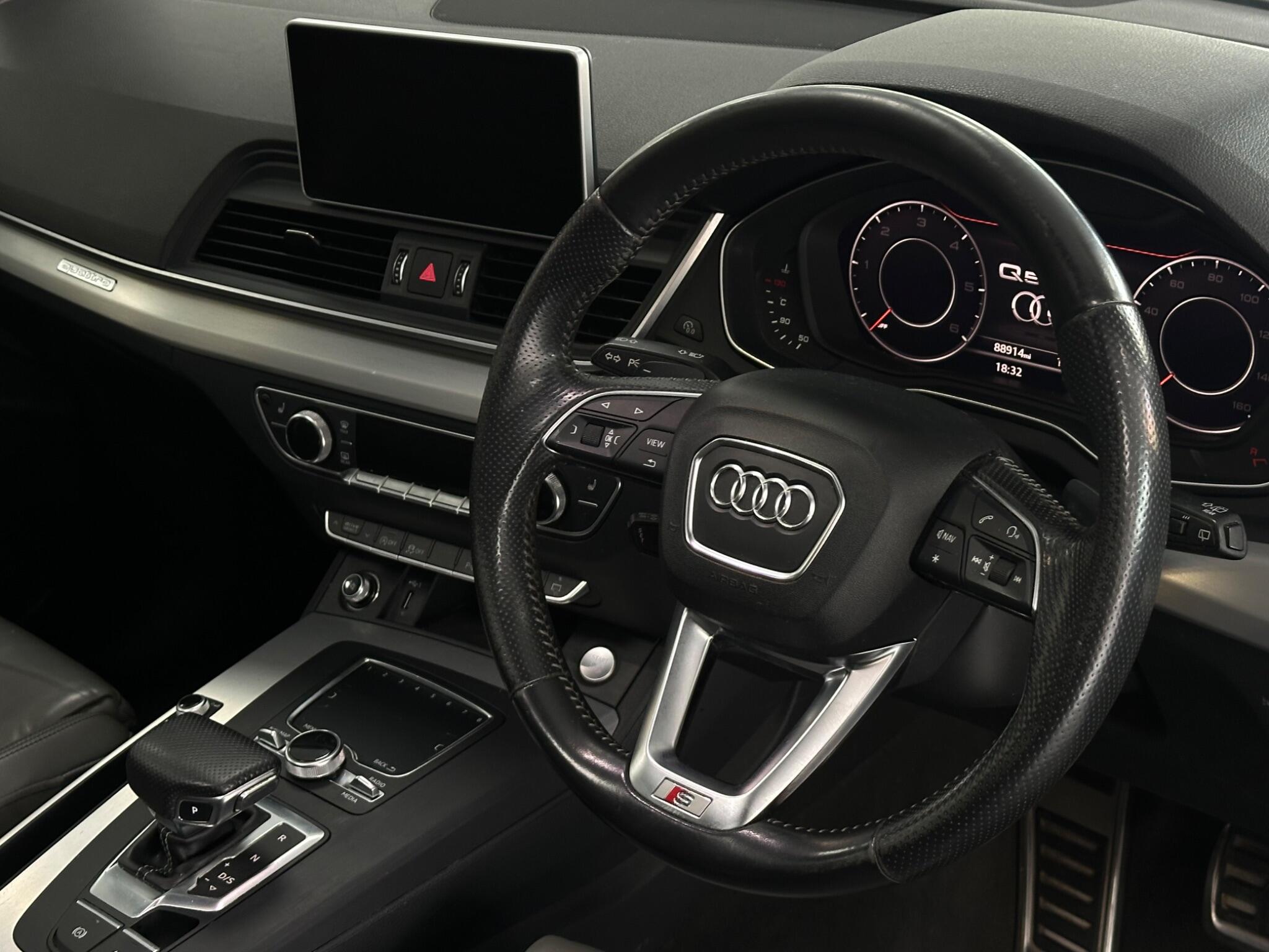 Audi Q5 view 16