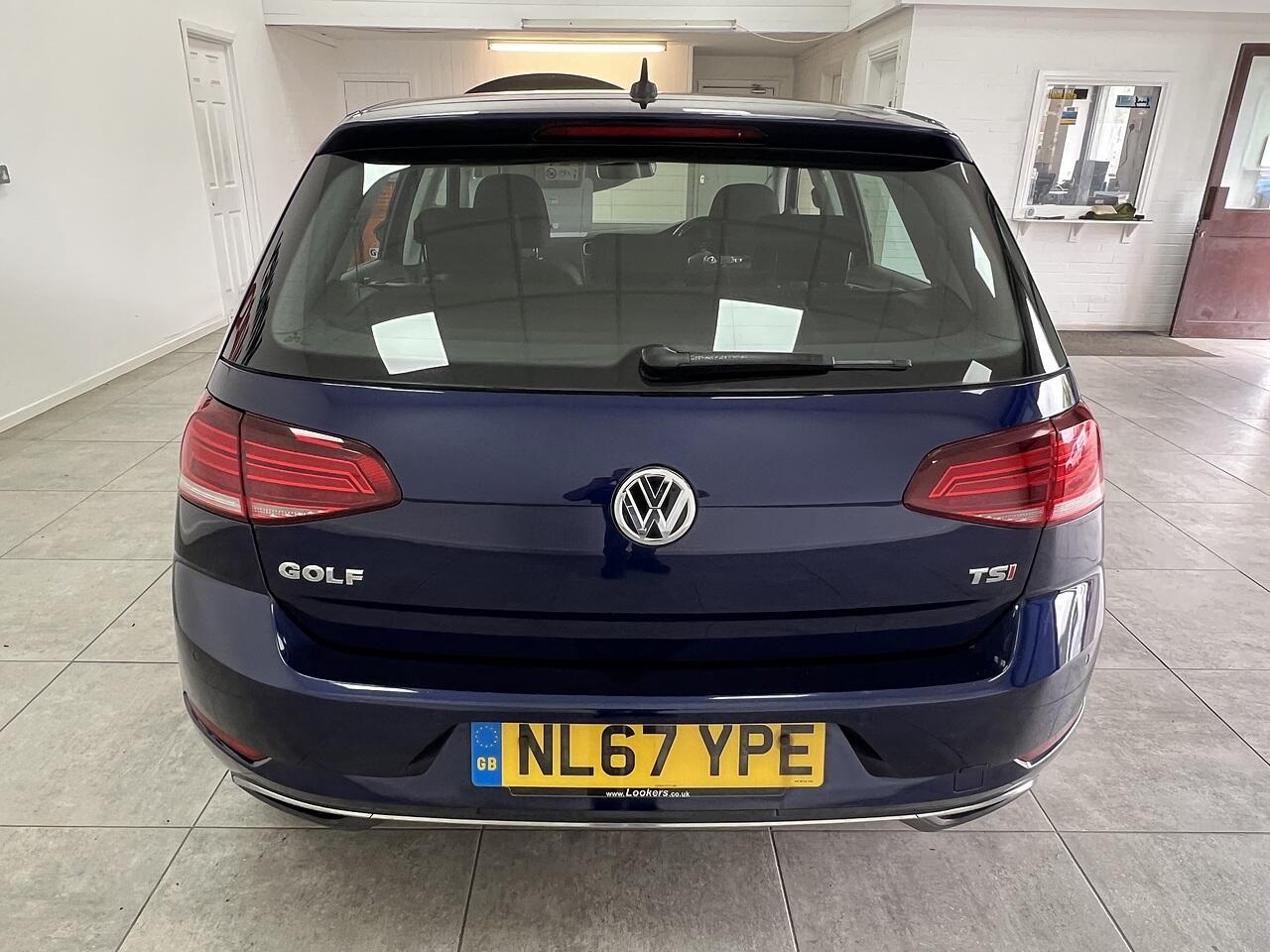 Volkswagen Golf view 4