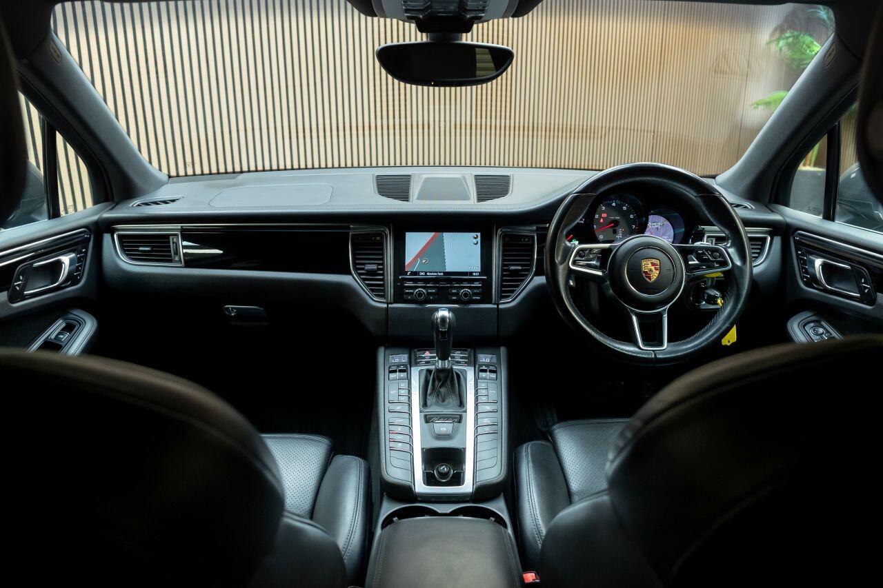Porsche Macan view 18