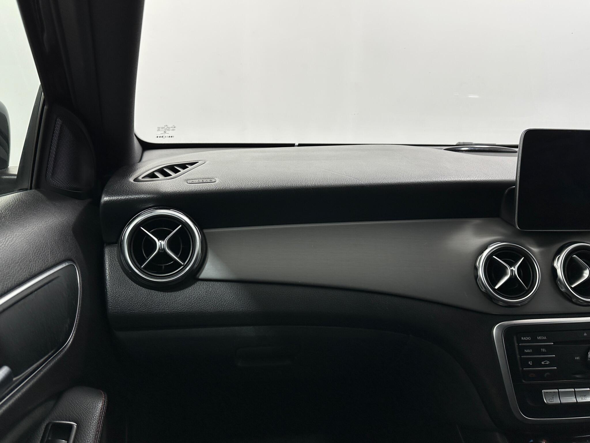 Mercedes-Benz Gla view 29
