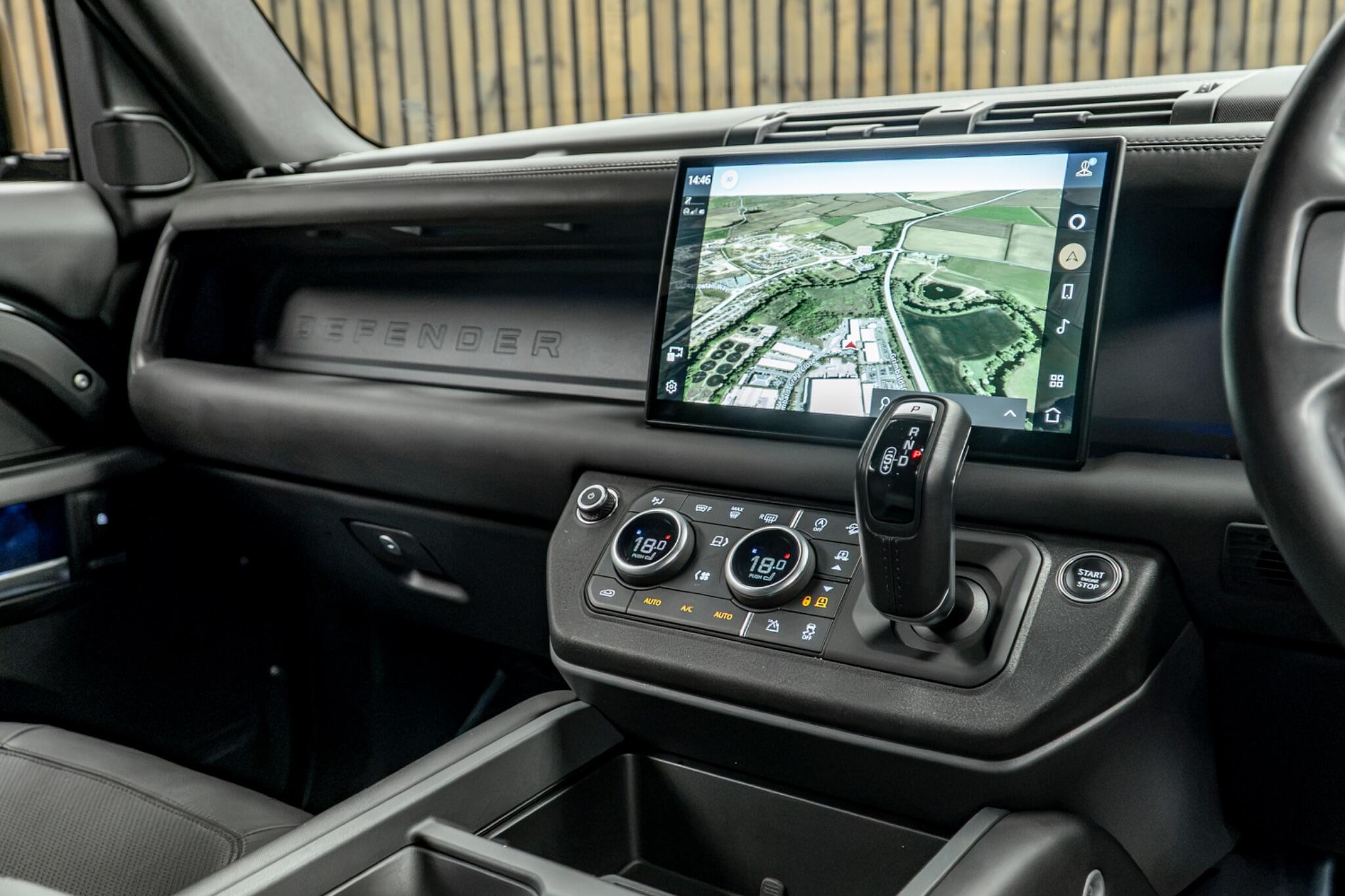 Land Rover Defender view 24