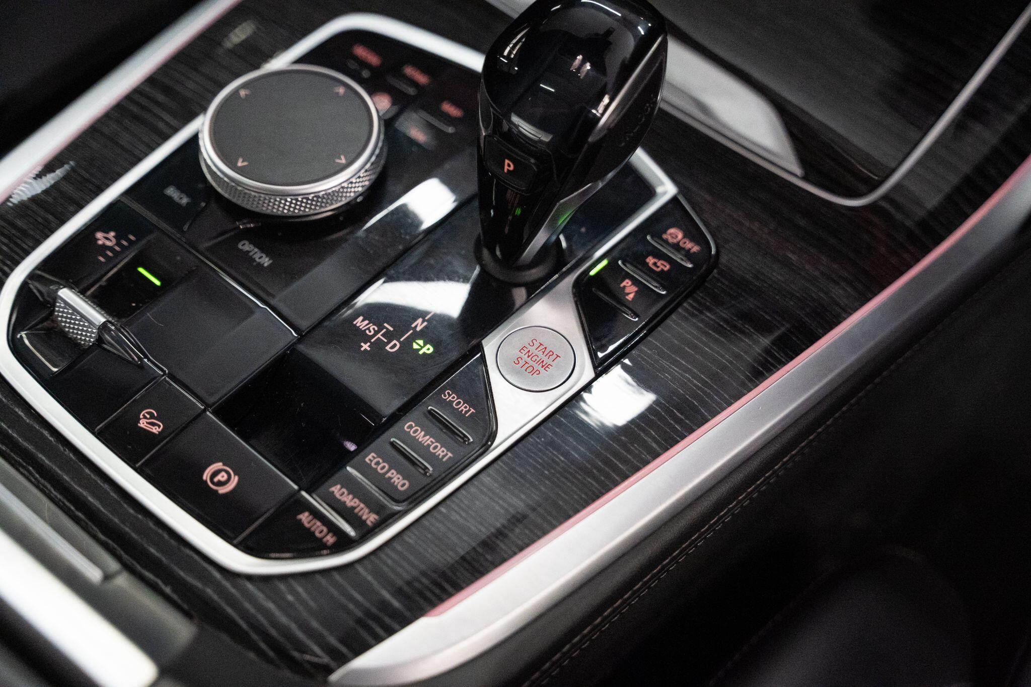 BMW X7 view 33