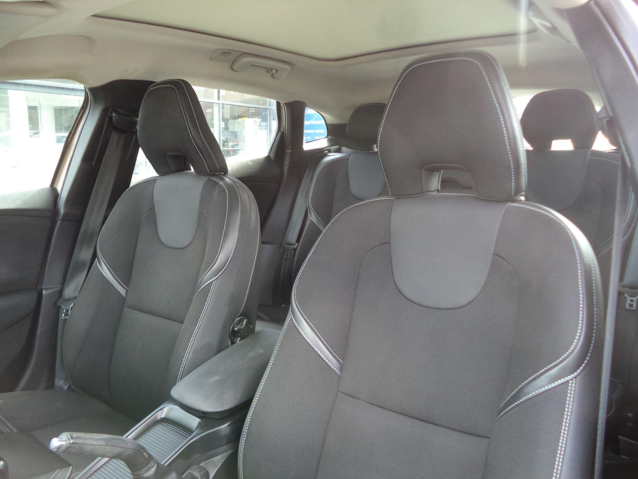 Volvo V40 view 34