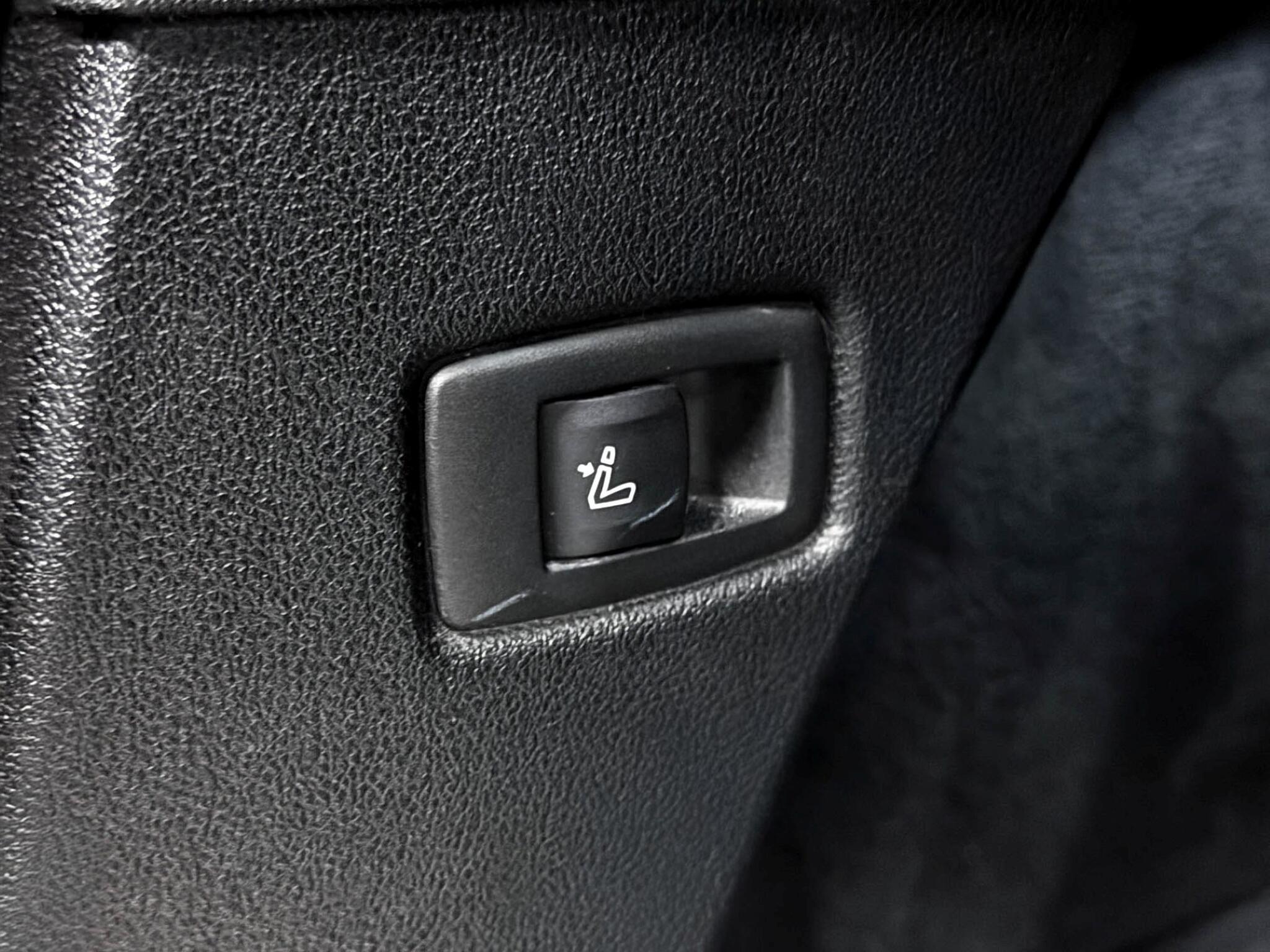 BMW 5 Series view 8