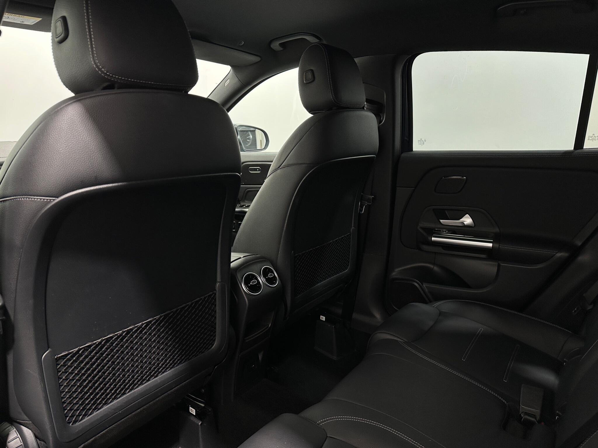 Mercedes-Benz Gla view 40