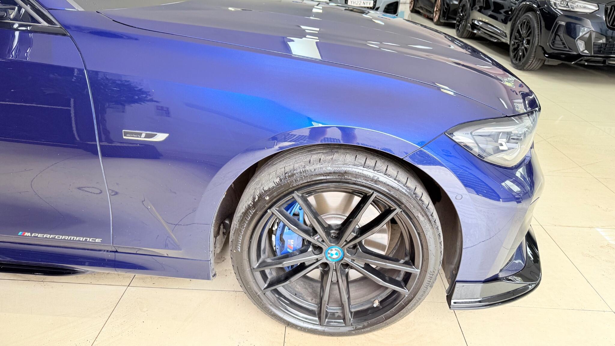 BMW 3 Series view 27