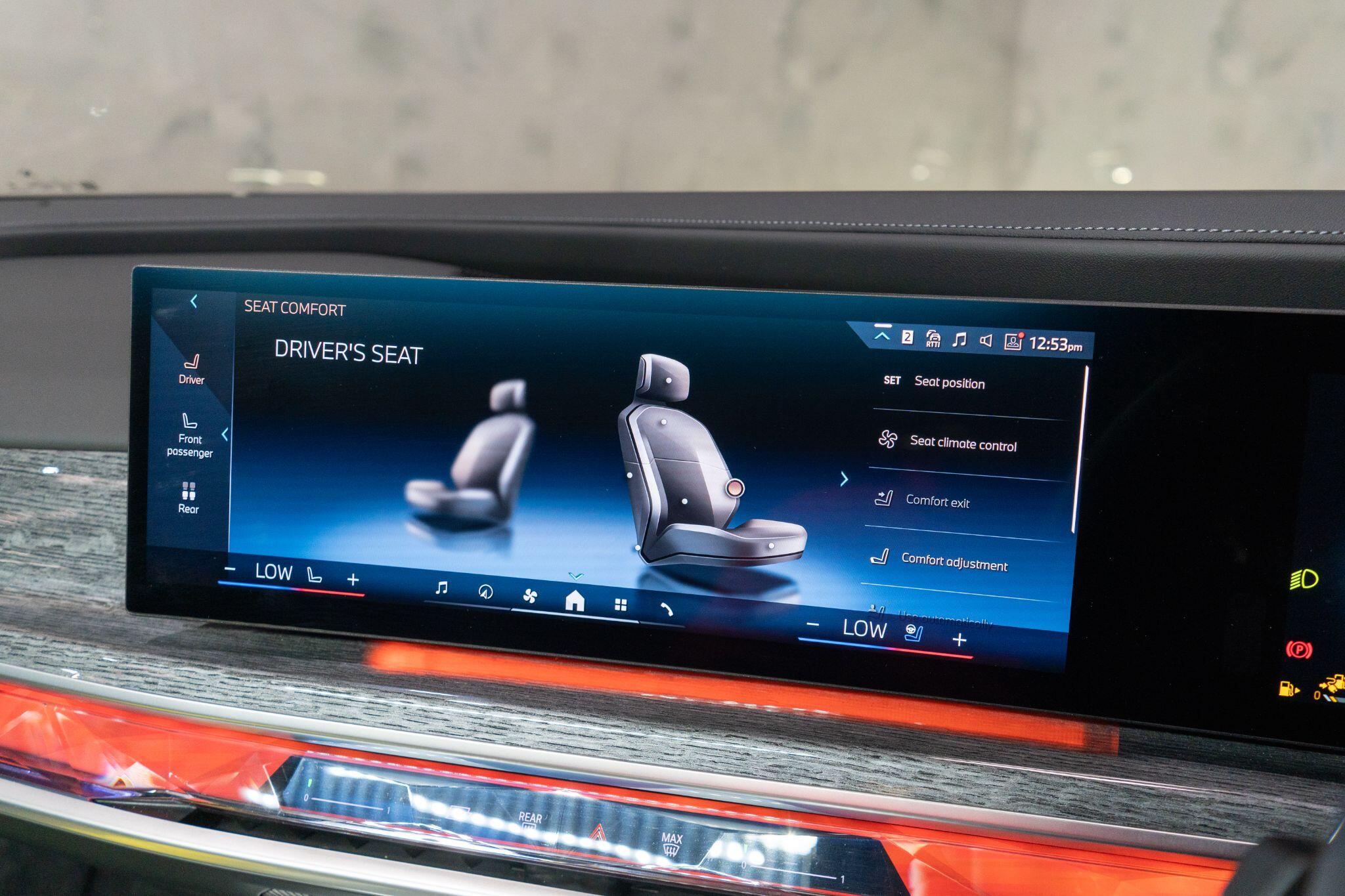 BMW 7 Series view 19