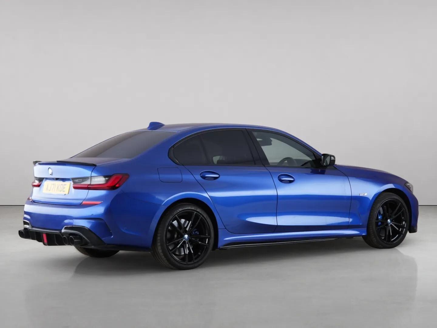 BMW 3 Series view 11