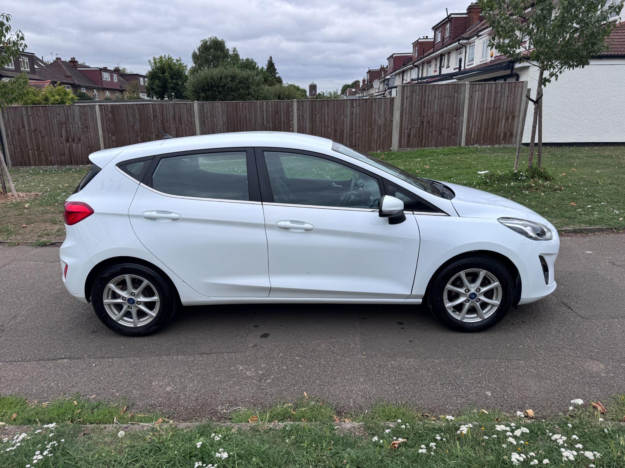 2017 Ford Fiesta image 15