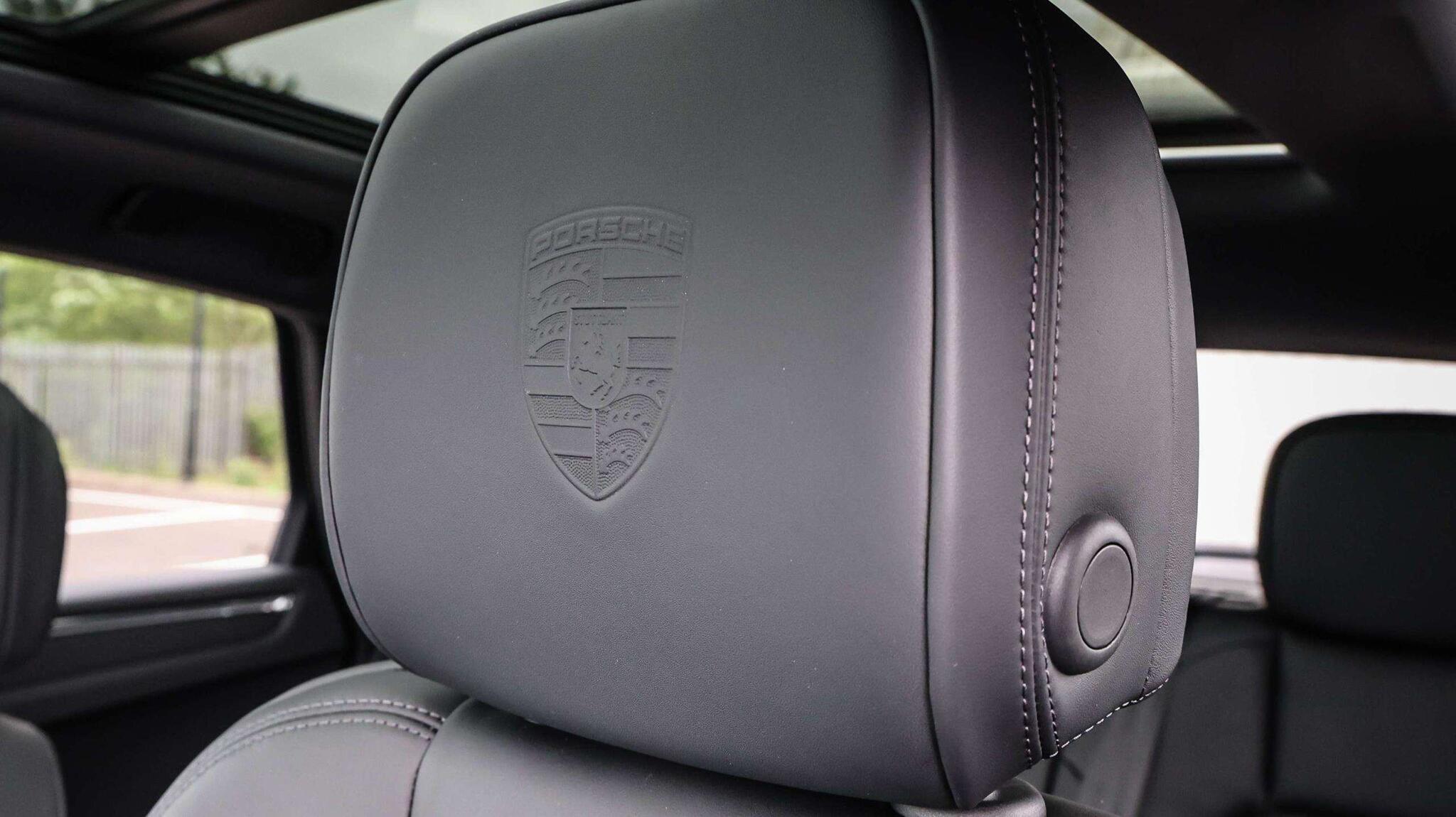 Porsche Macan view 17