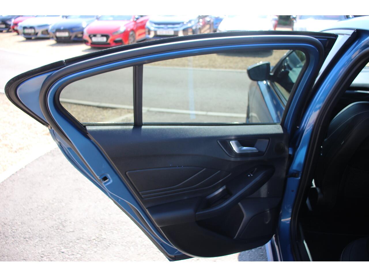 Ford Focus view 43