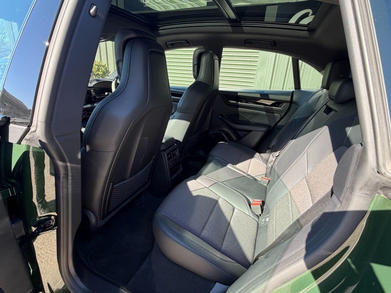 Porsche Macan view 29