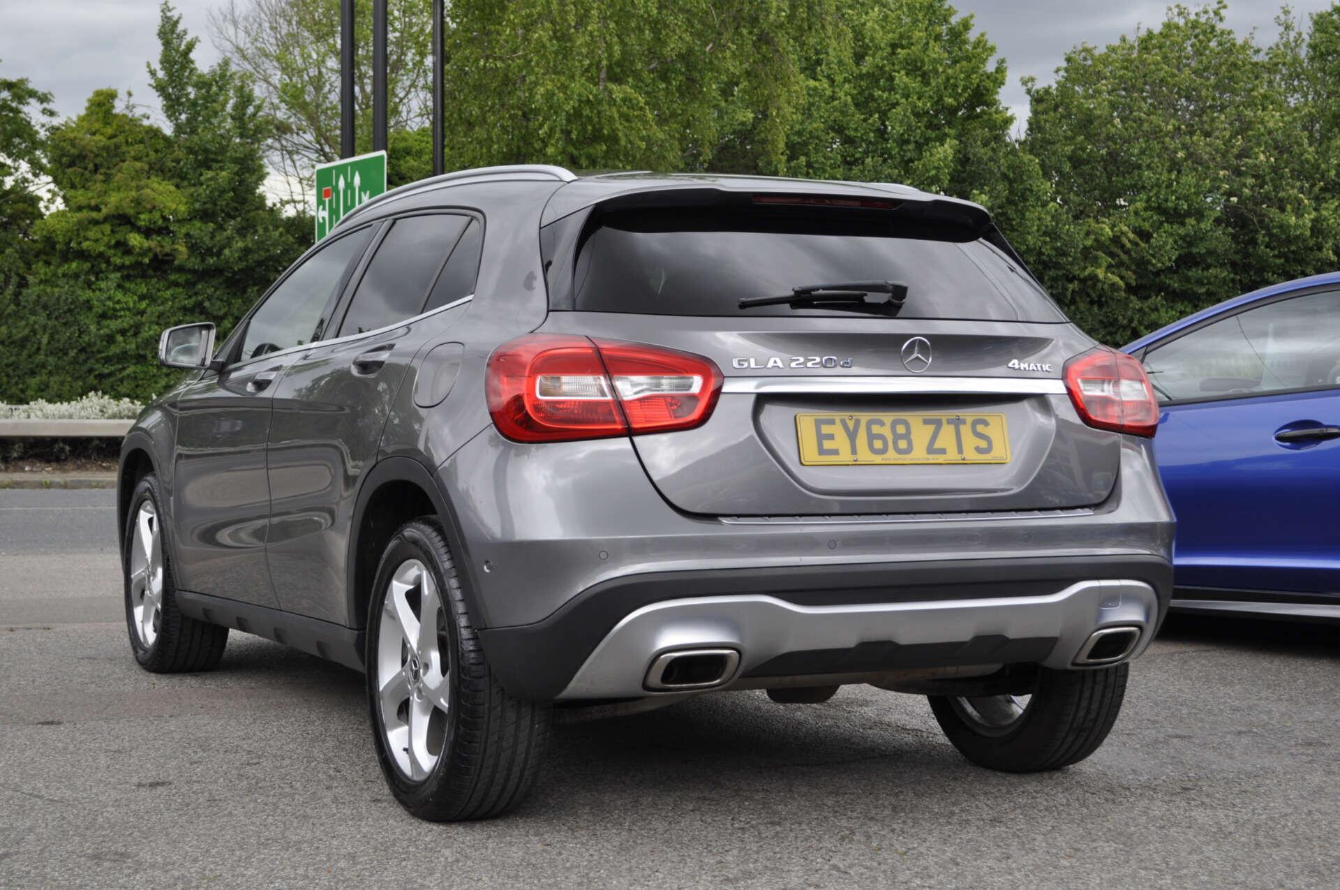 Mercedes-Benz Gla view 5