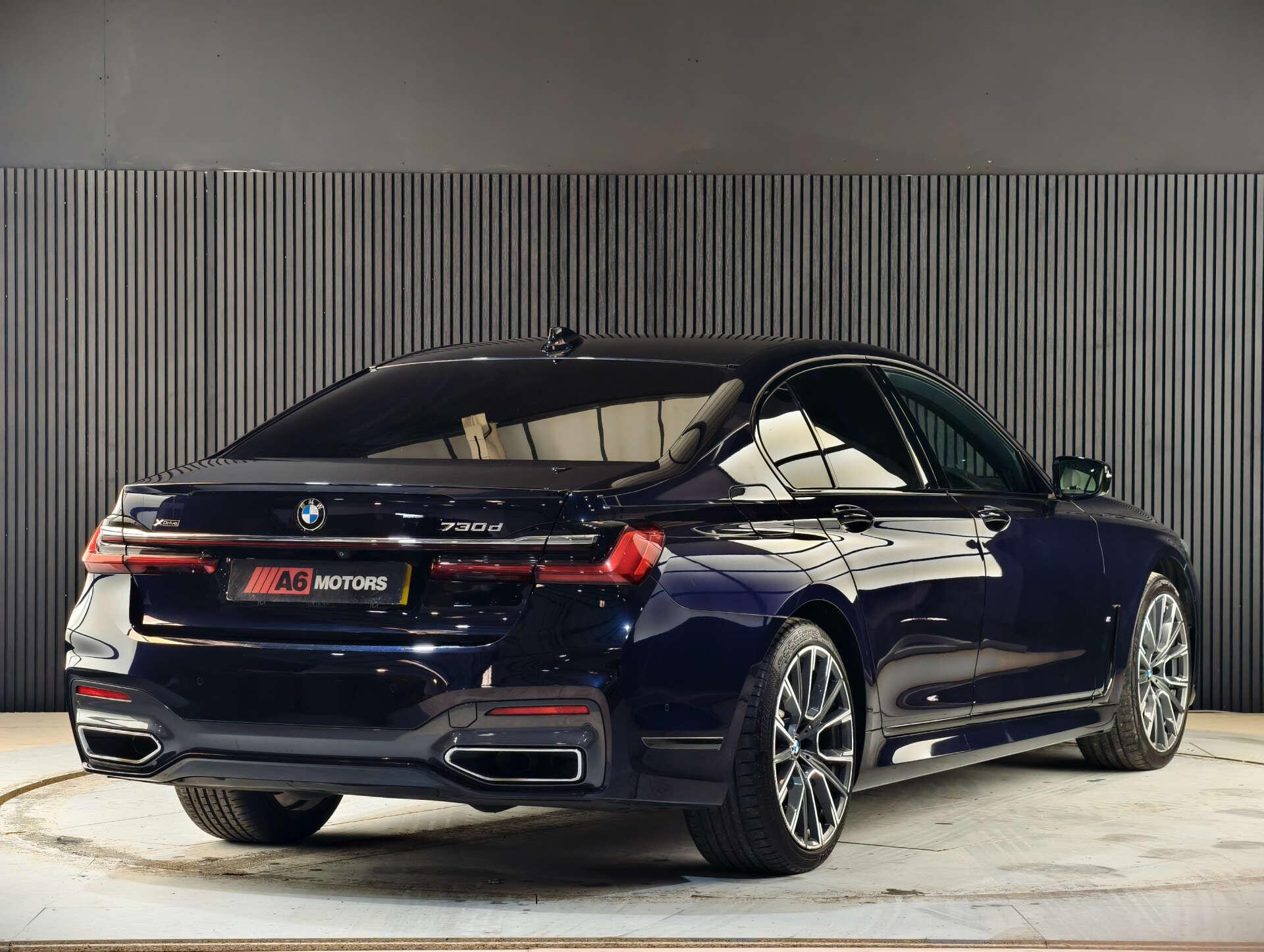 BMW 7 Series view 11