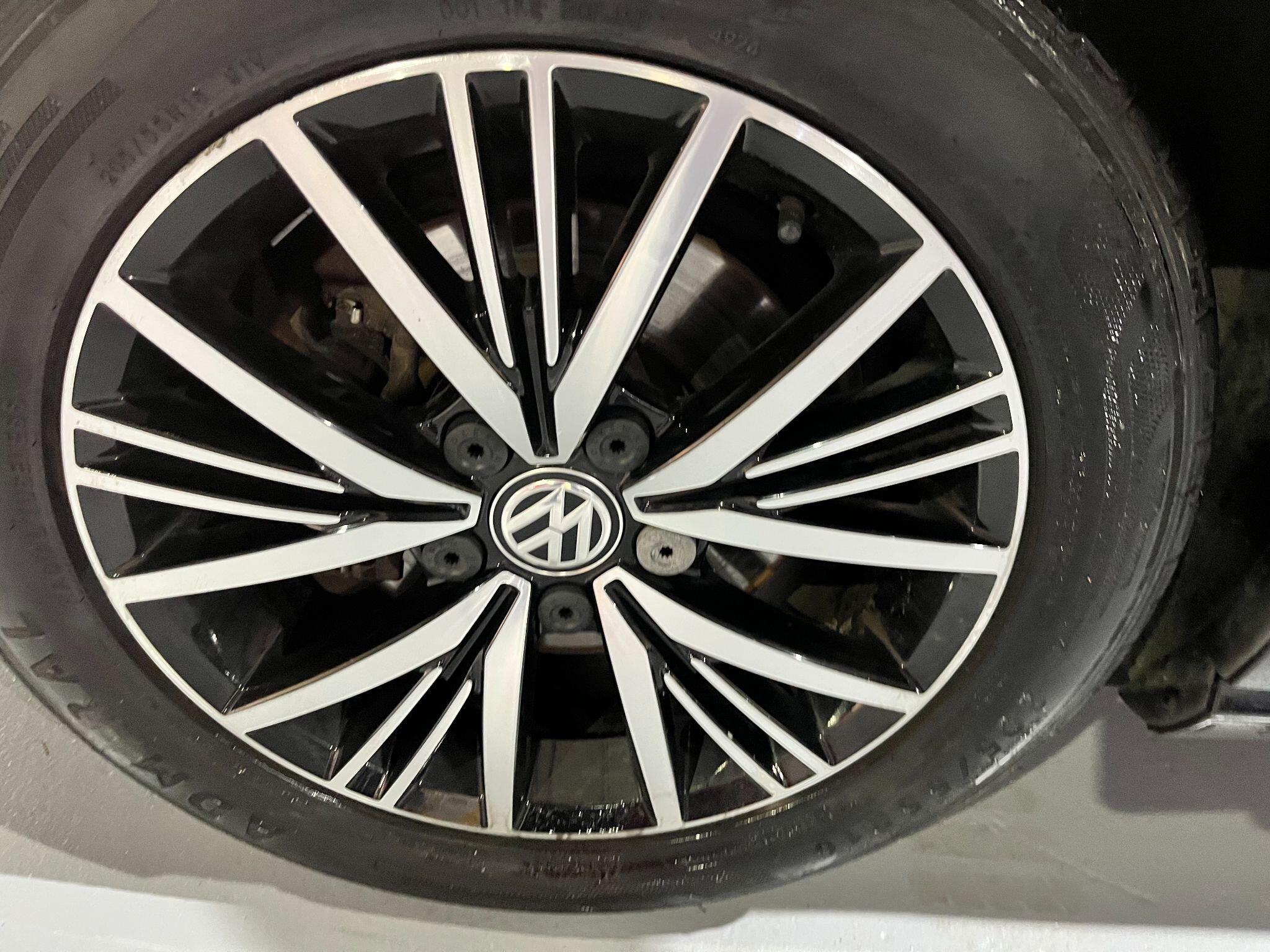Volkswagen Golf view 43