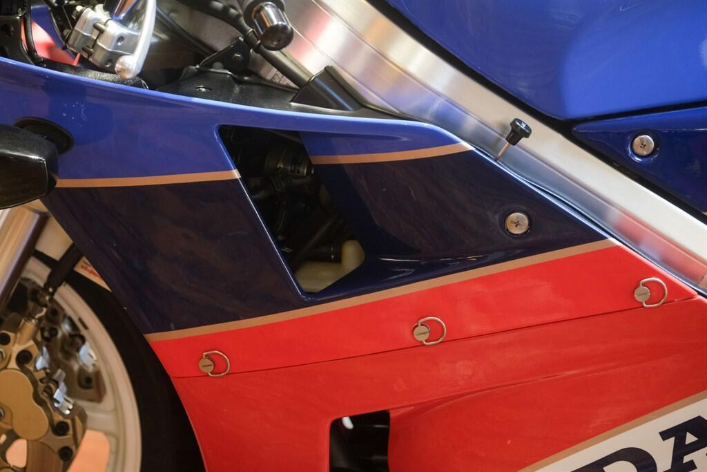 Honda VFR750 view 16