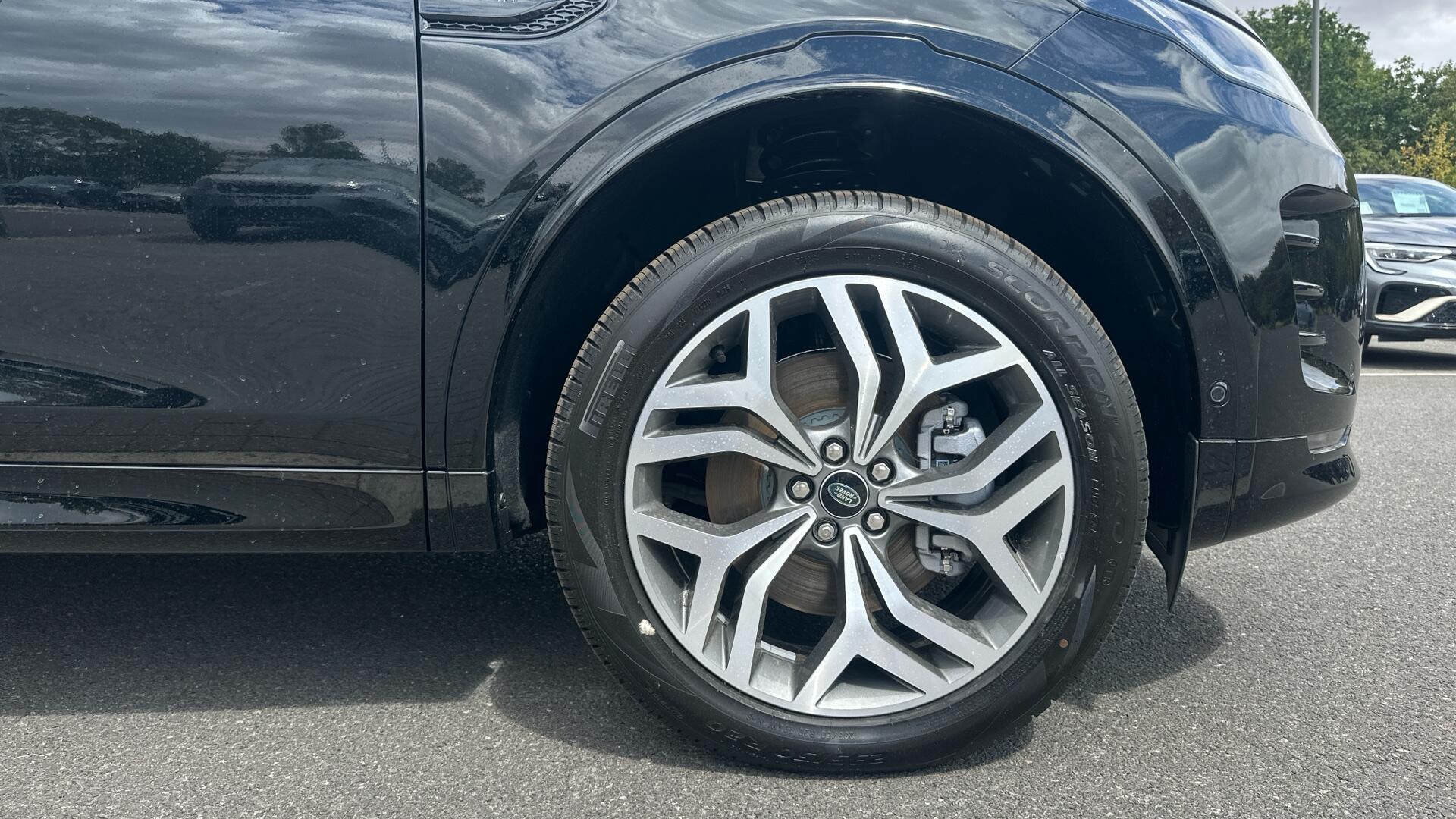 Land Rover Discovery Sport view 20
