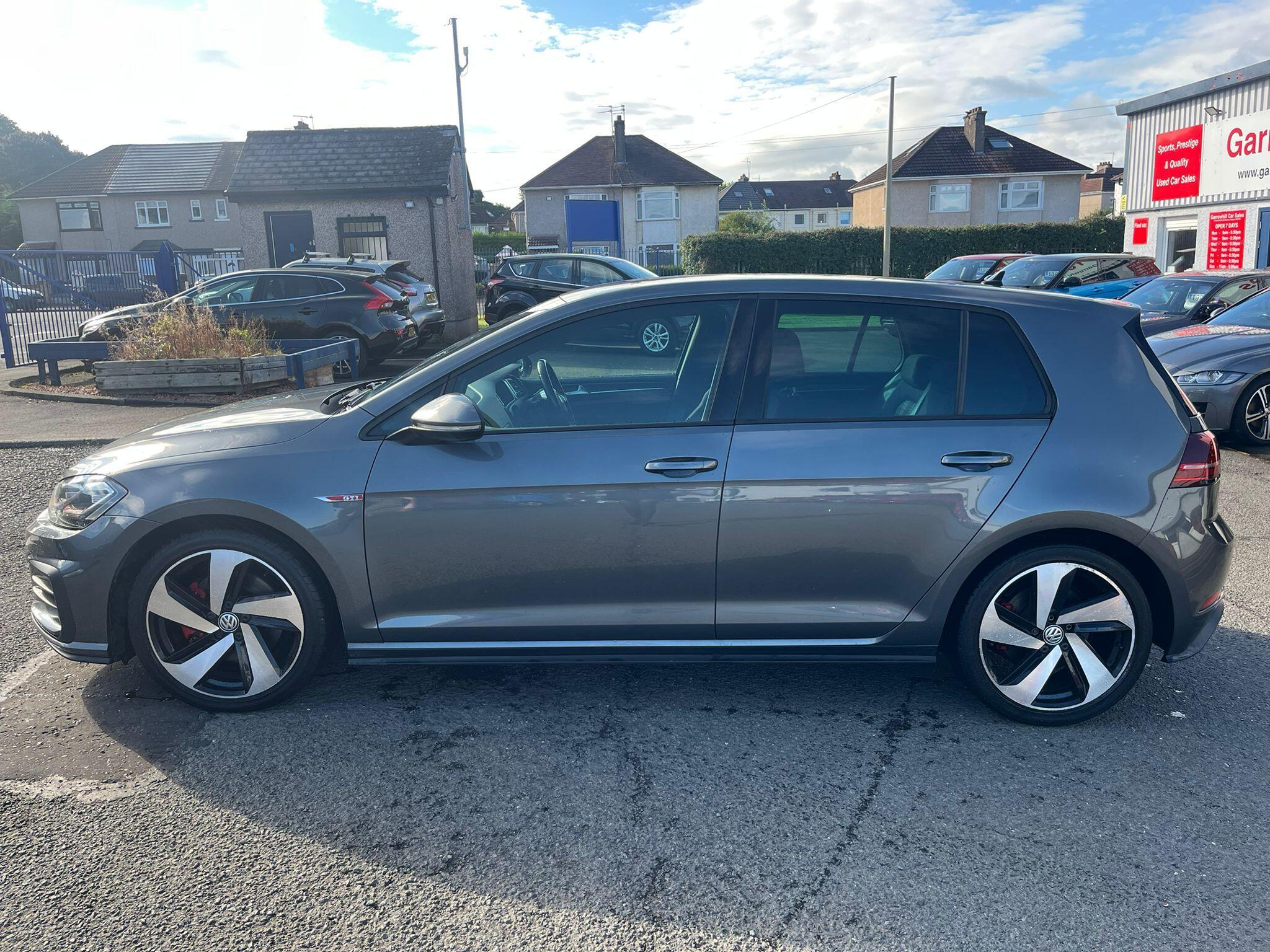 Volkswagen Golf view 9