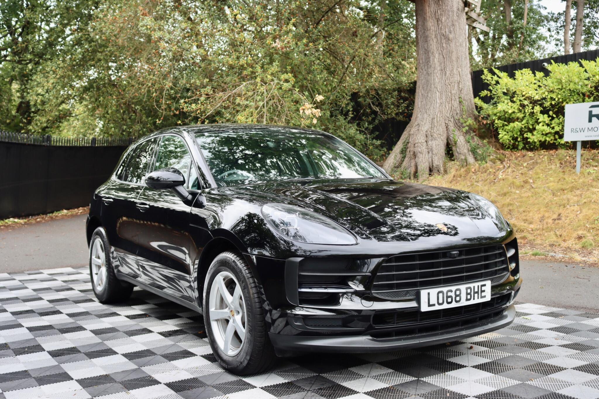 Porsche Macan view 25