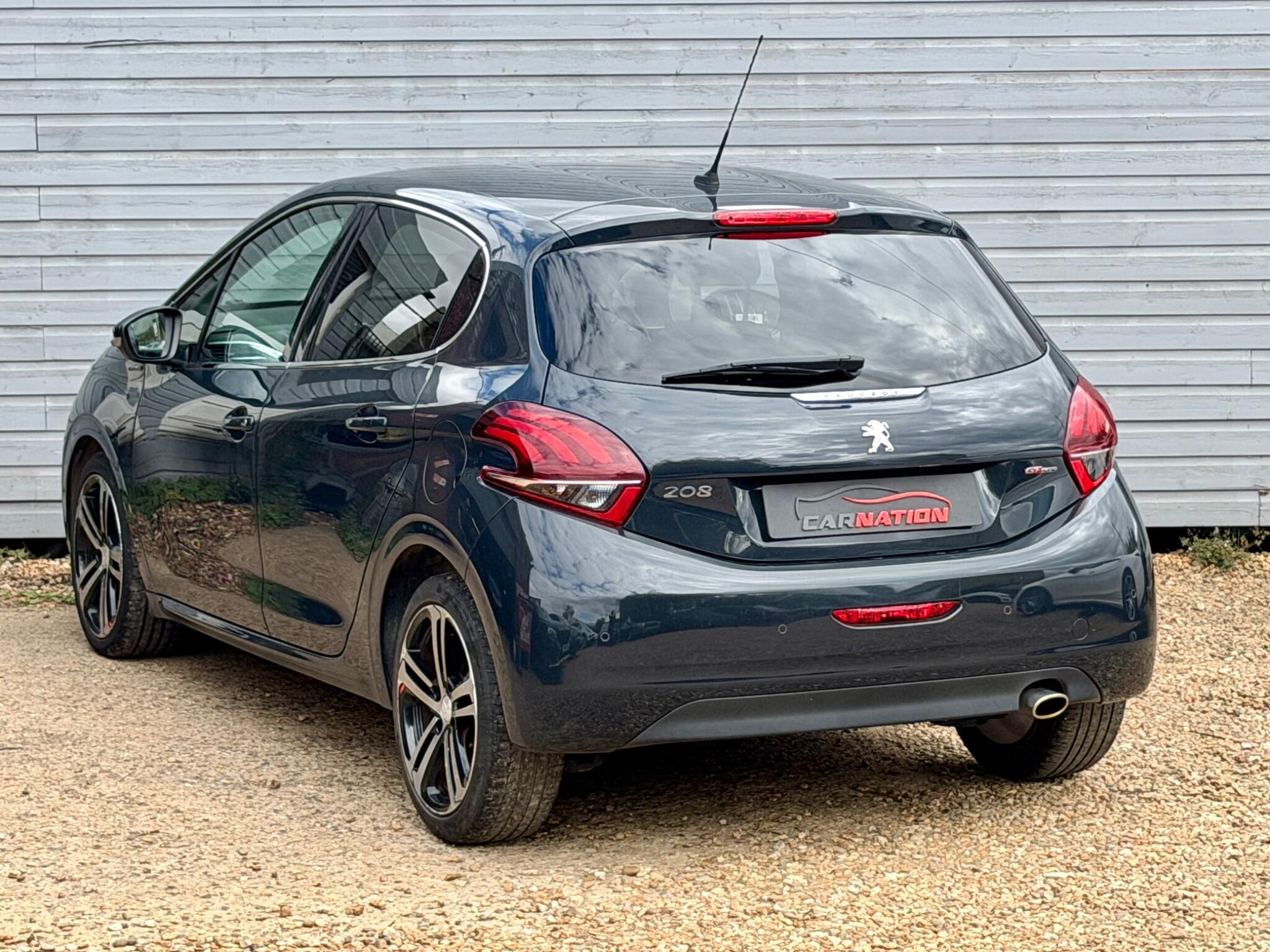 Peugeot 208 view 8