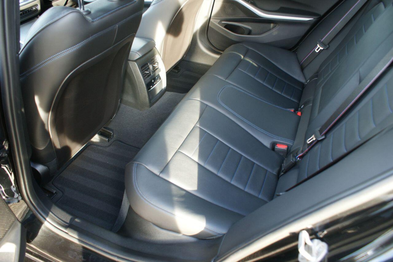 BMW 3 Series view 29