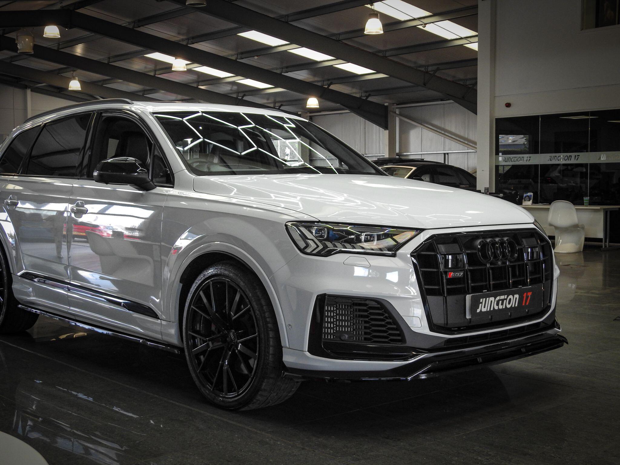 Audi SQ7 view 42