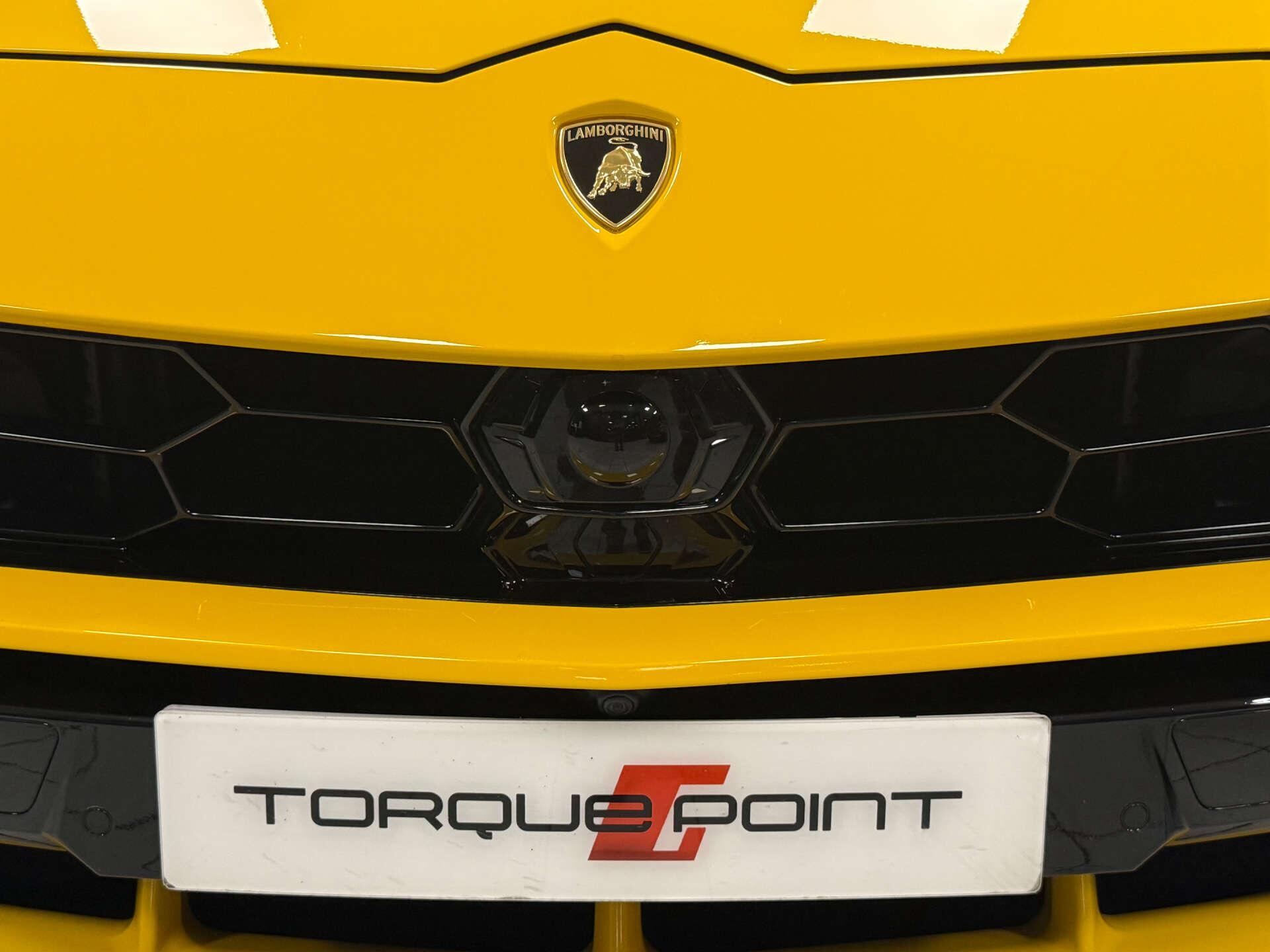 Lamborghini Urus view 39