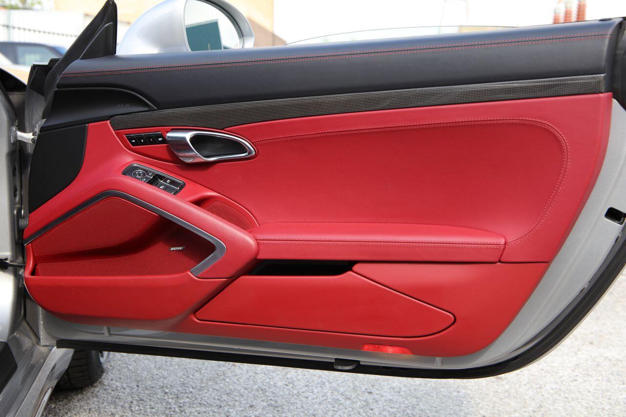 Porsche 911 view 35