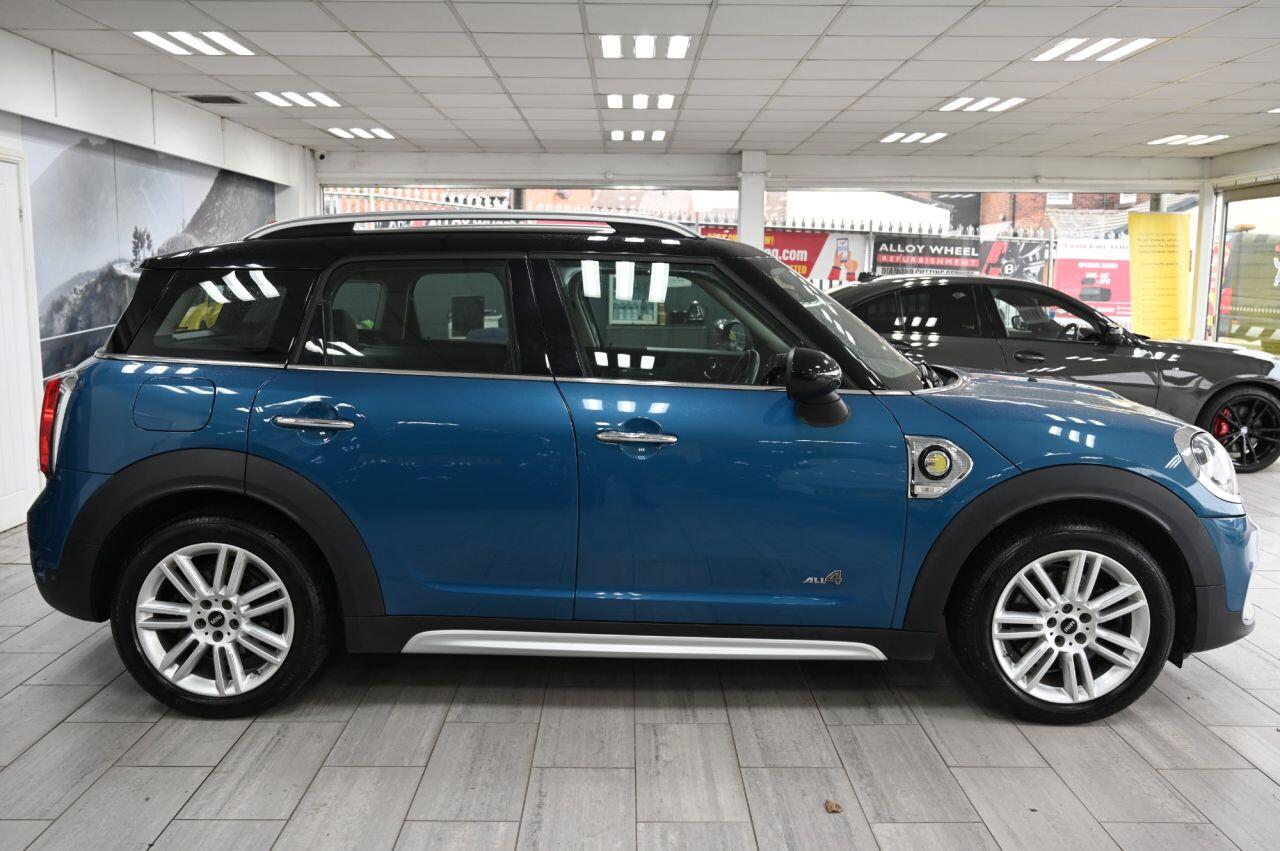 MINI Countryman view 3