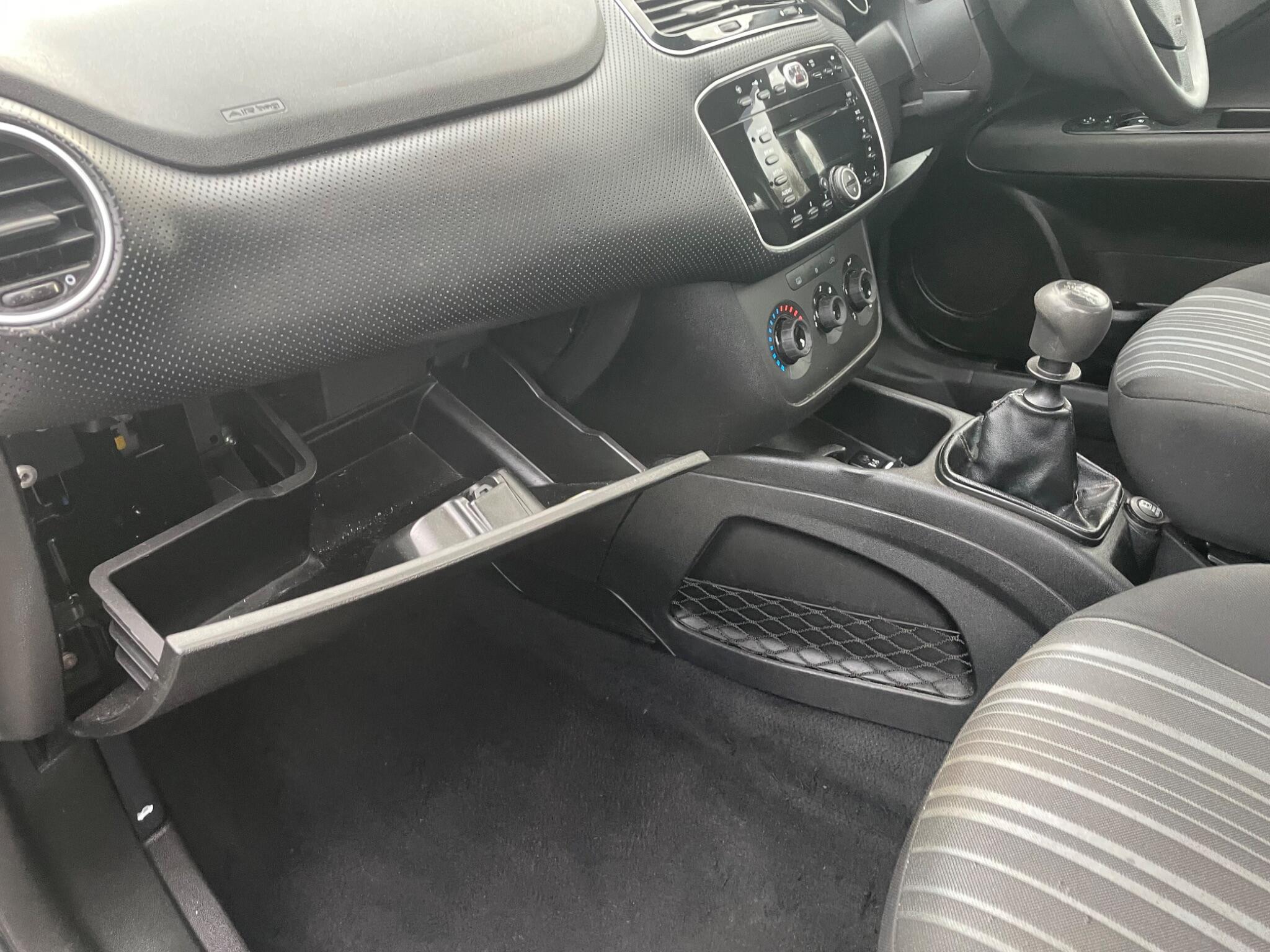 2011 Fiat Punto Evo image 21