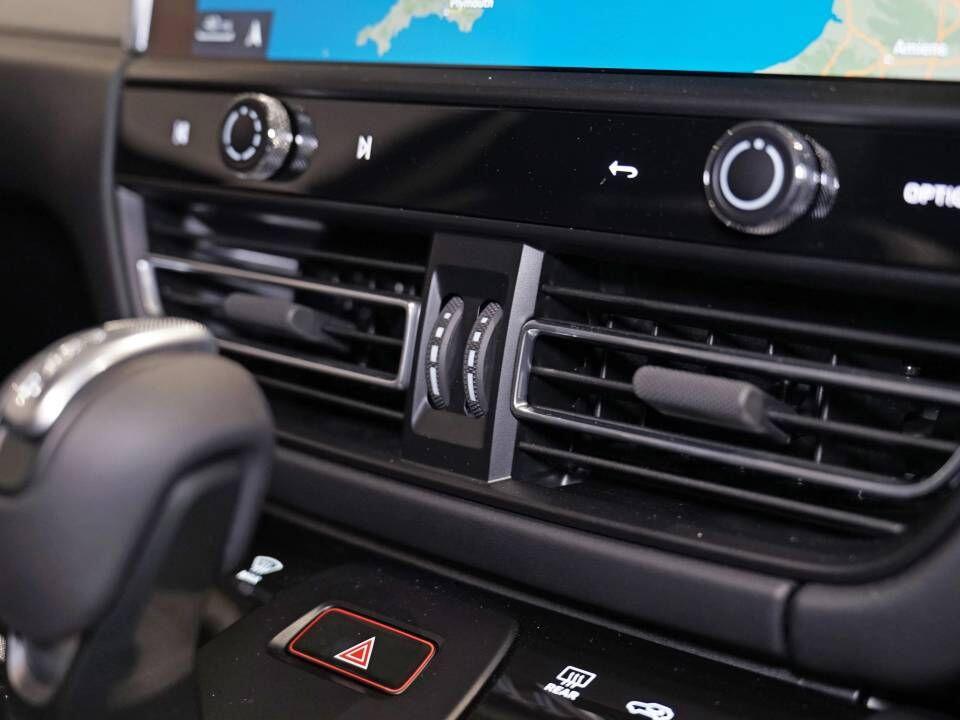 Porsche Macan view 35