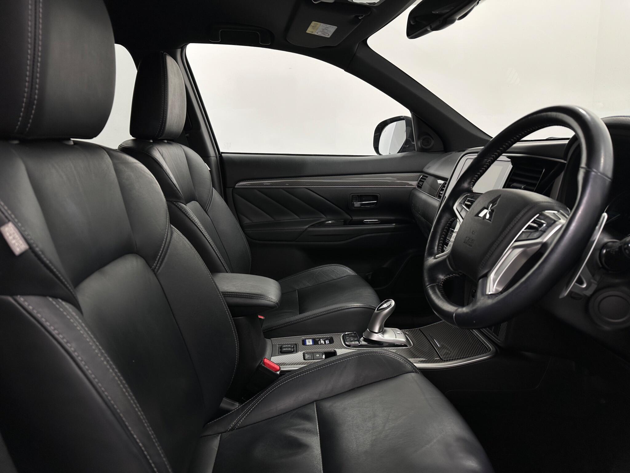 Mitsubishi Outlander view 30
