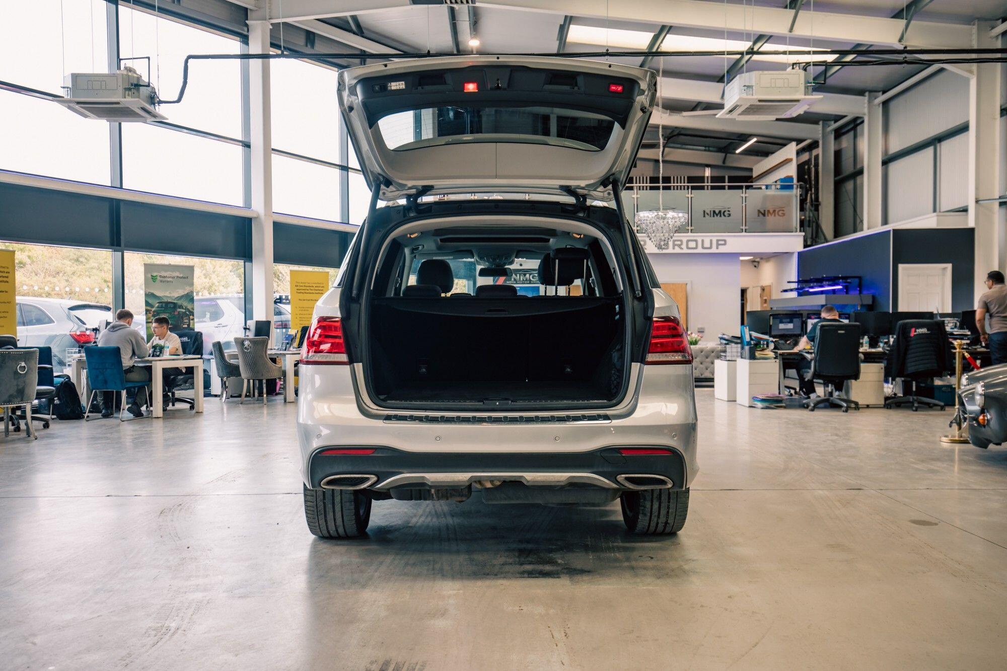Mercedes-Benz GLE view 32