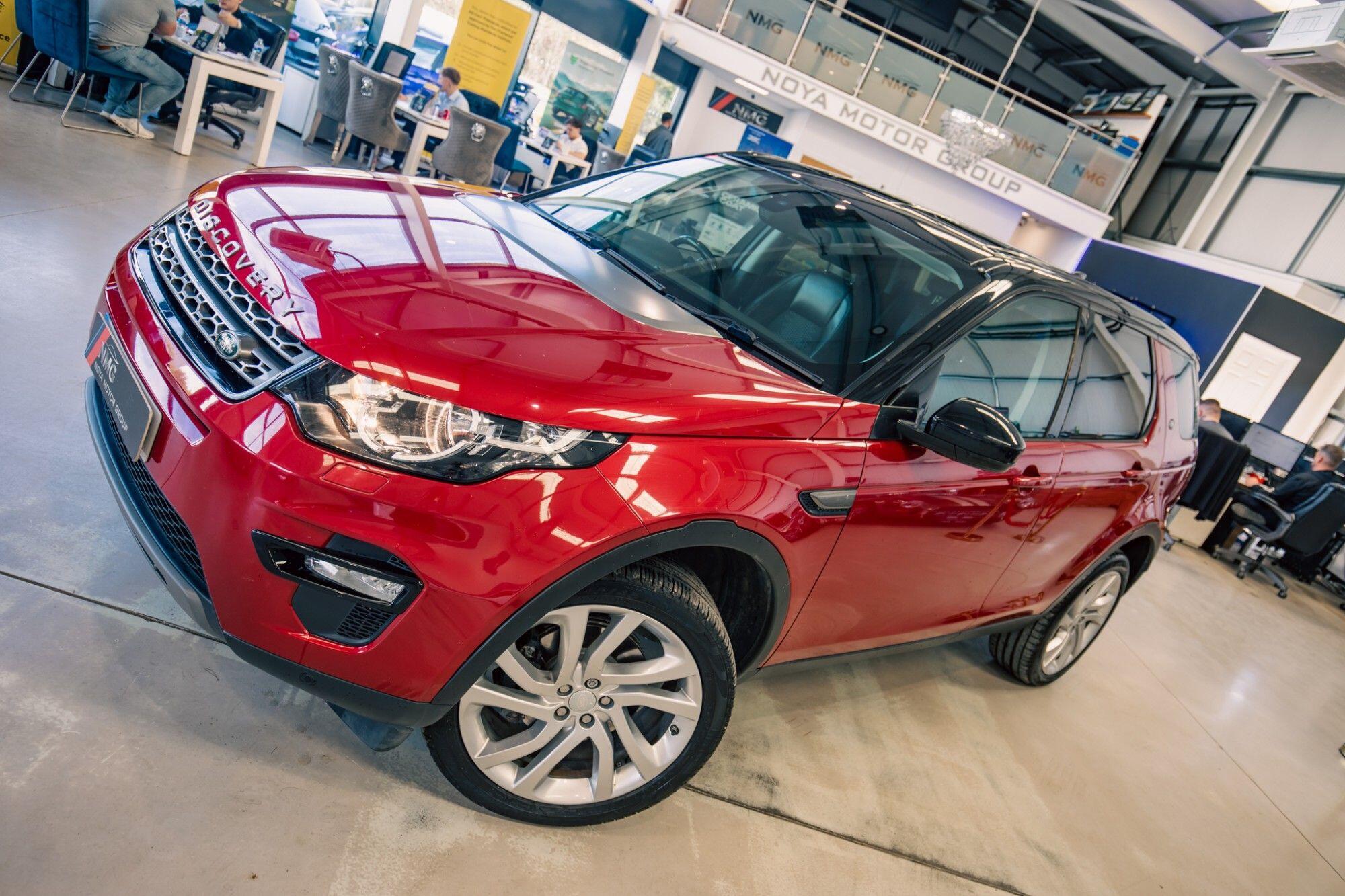 Land Rover Discovery Sport view 4