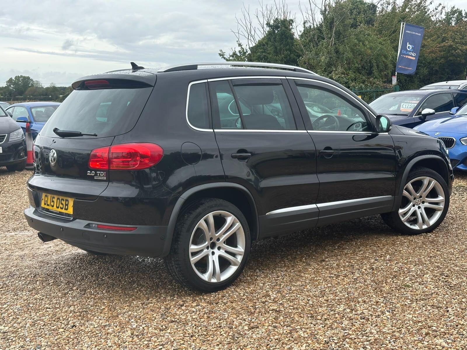 Volkswagen Tiguan view 3