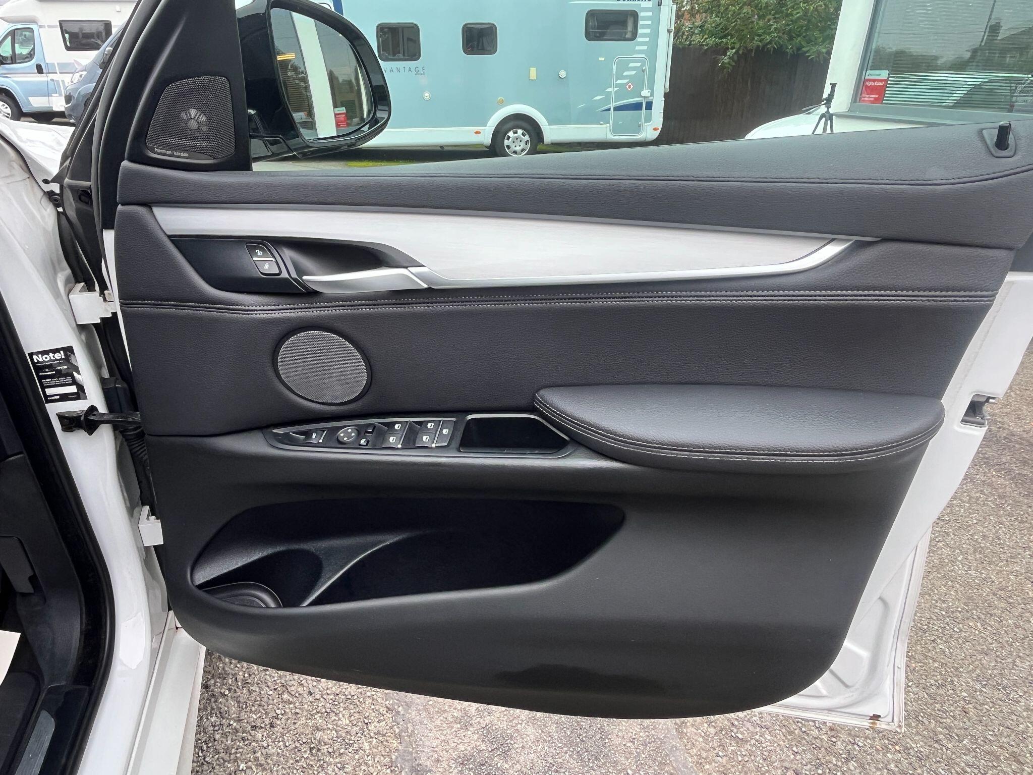 BMW X6 view 8