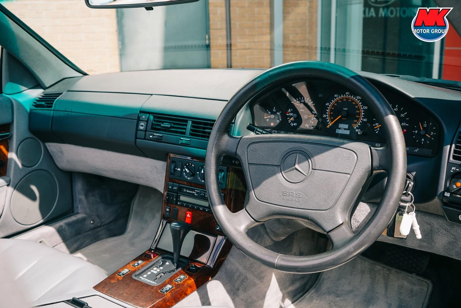 Mercedes-Benz SL view 18