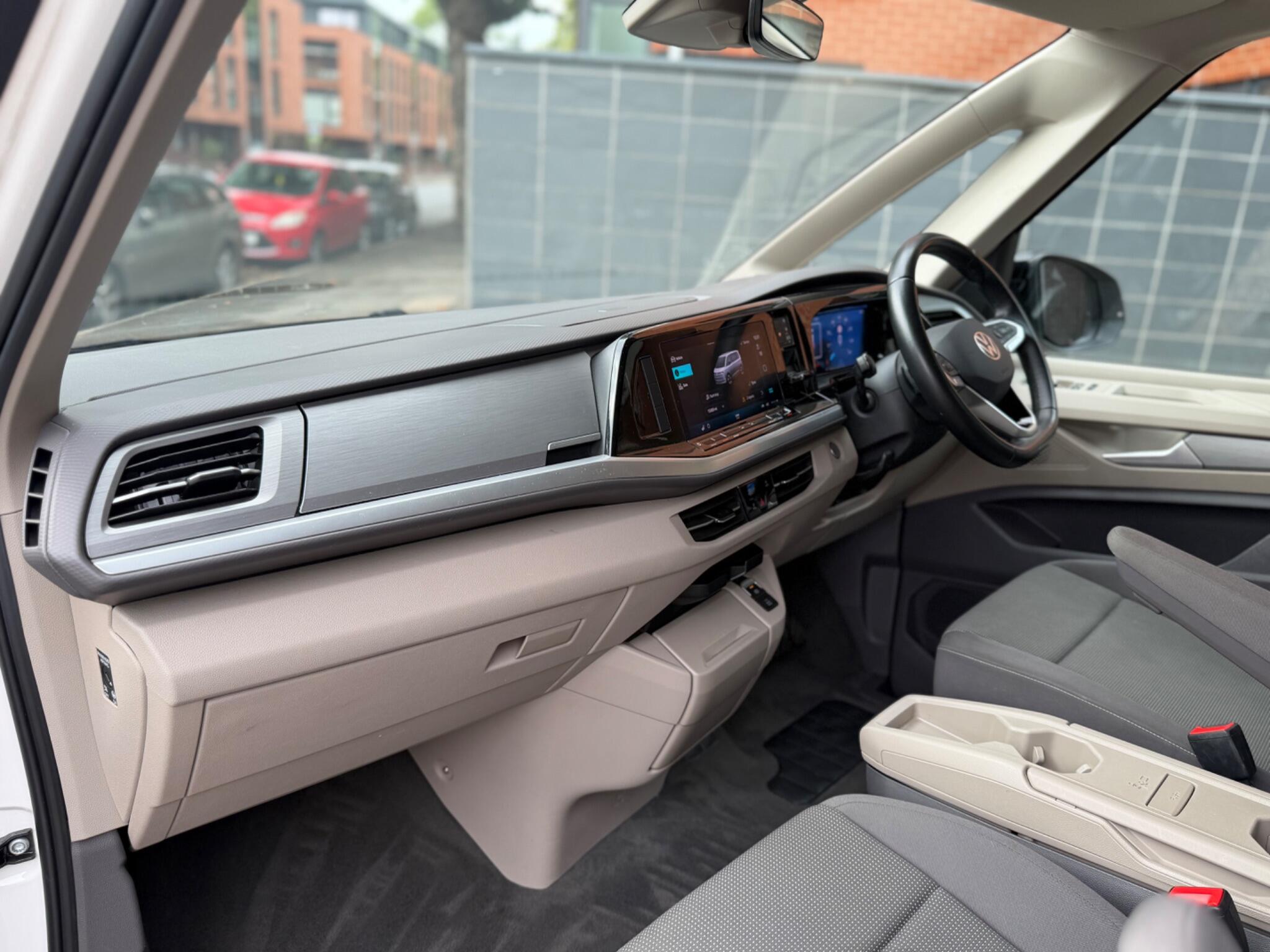 Volkswagen Multivan view 38
