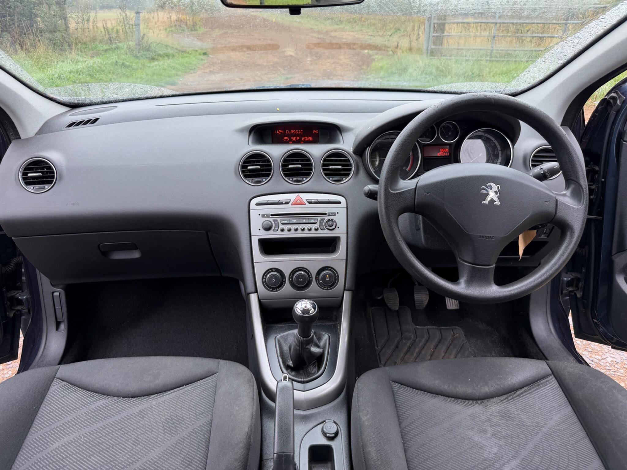 Peugeot 308 view 3