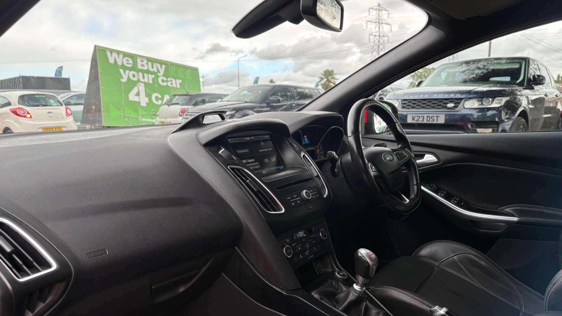 Ford Focus view 16