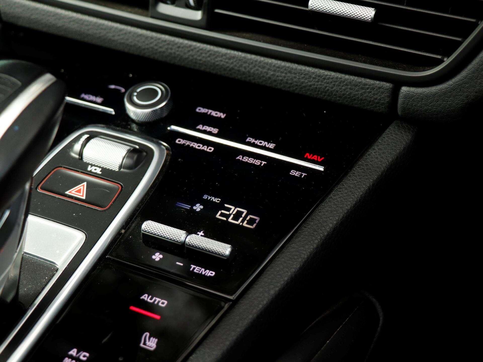 Porsche Cayenne view 18