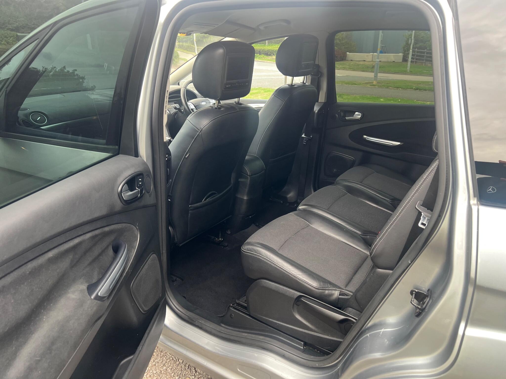 Ford S-Max view 13