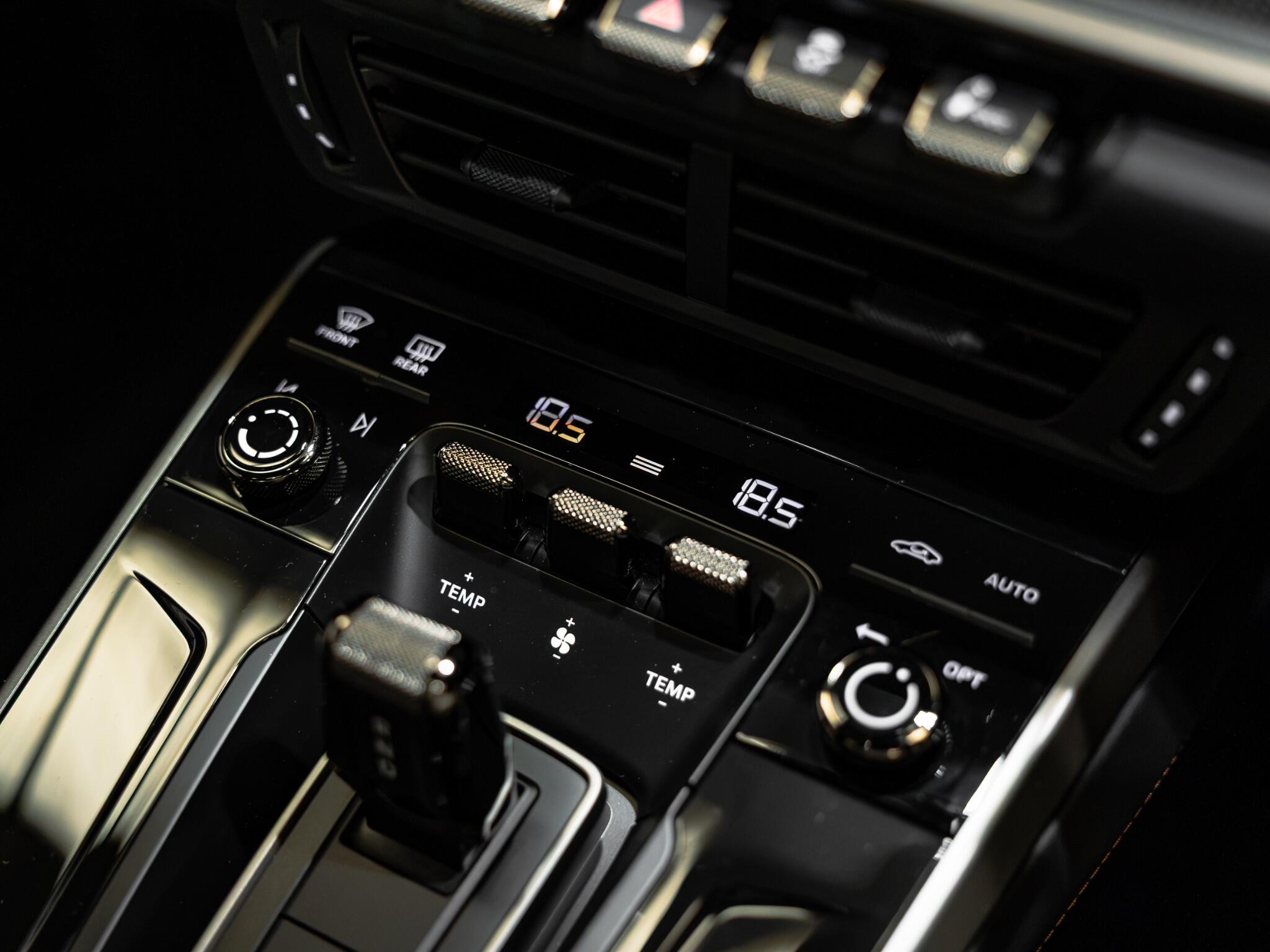 Porsche 911 view 26