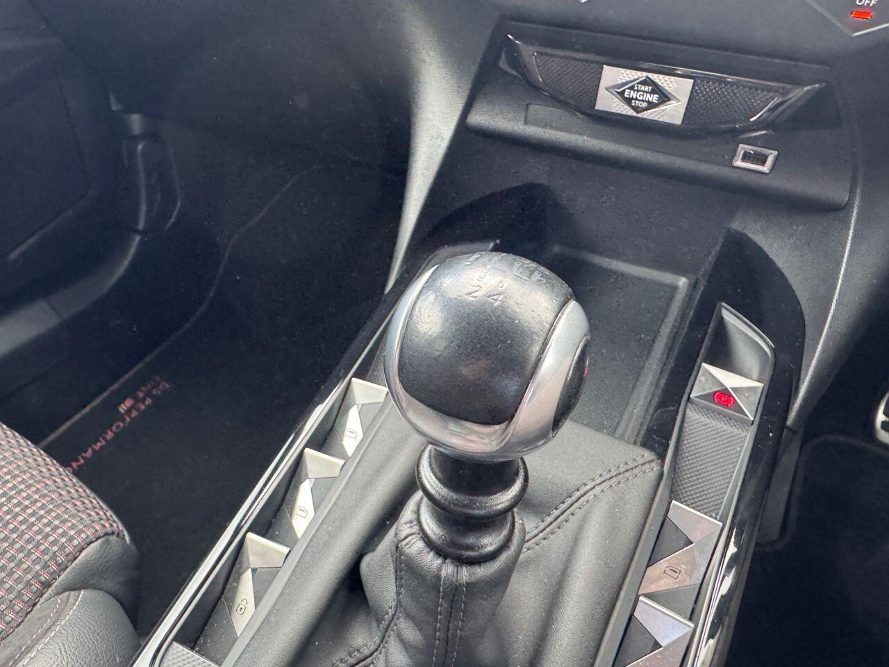 DS Automobiles DS 3 Crossback view 16