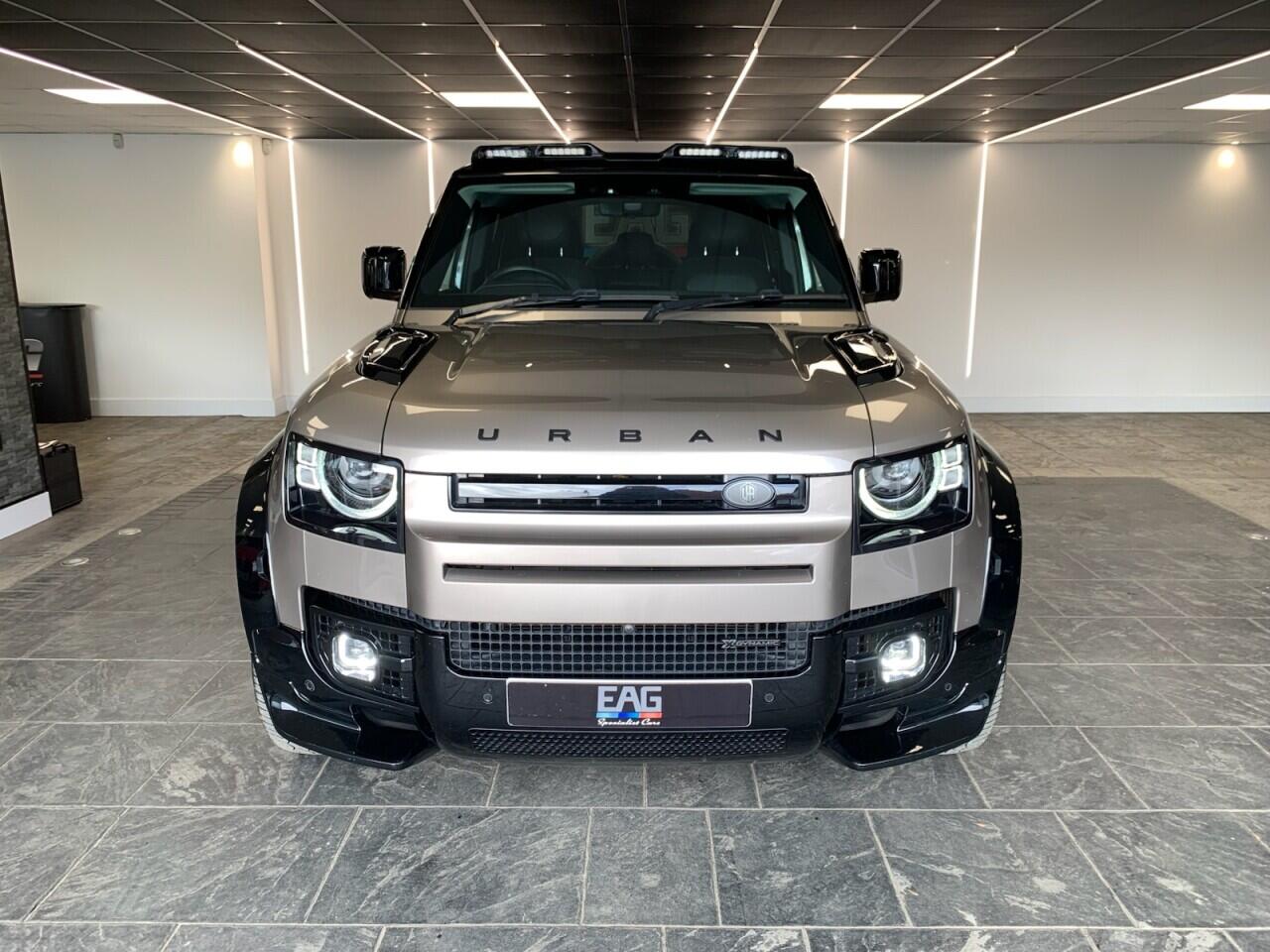 Land Rover Defender 110 view 14