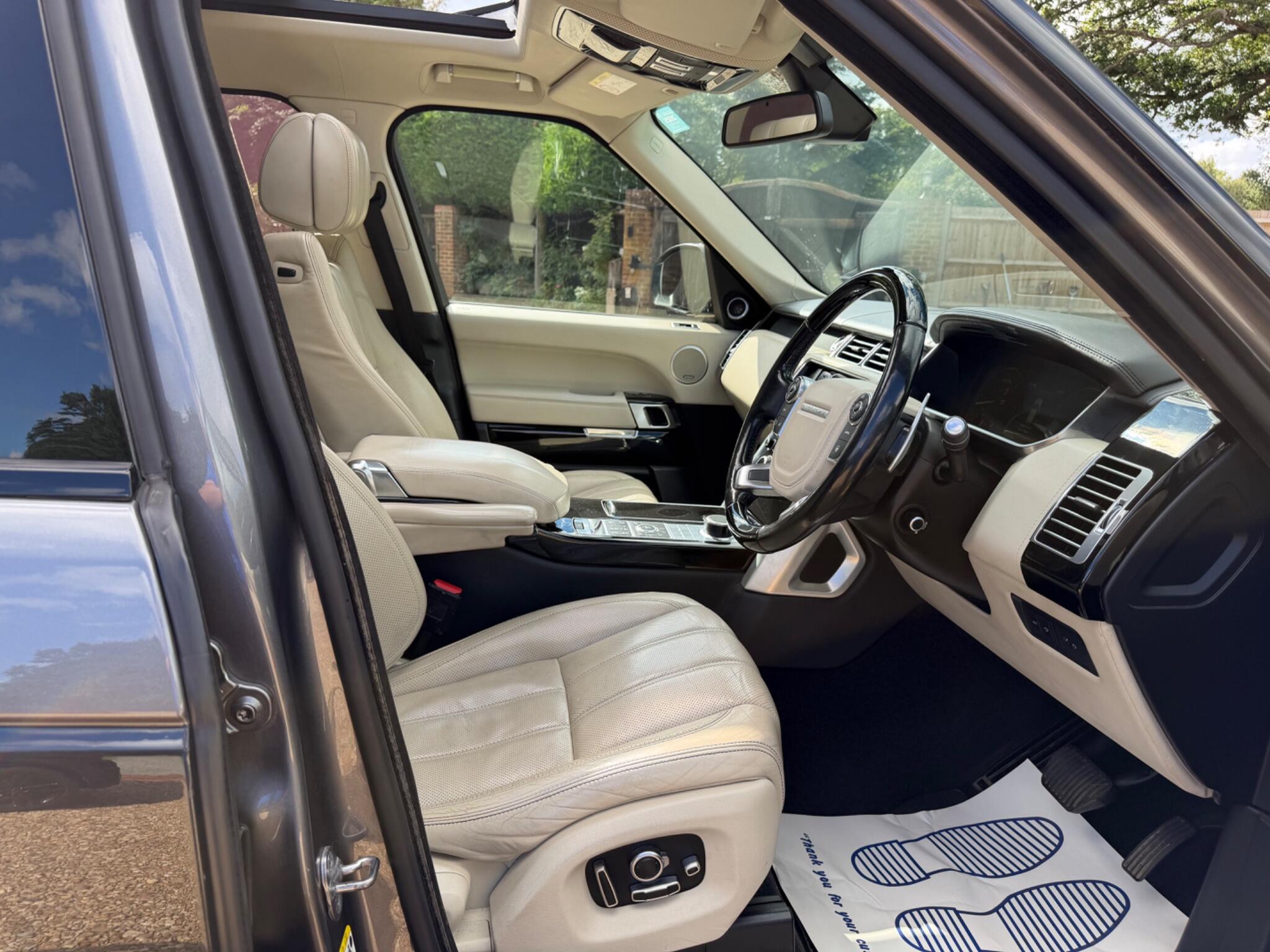Land Rover Range Rover view 11